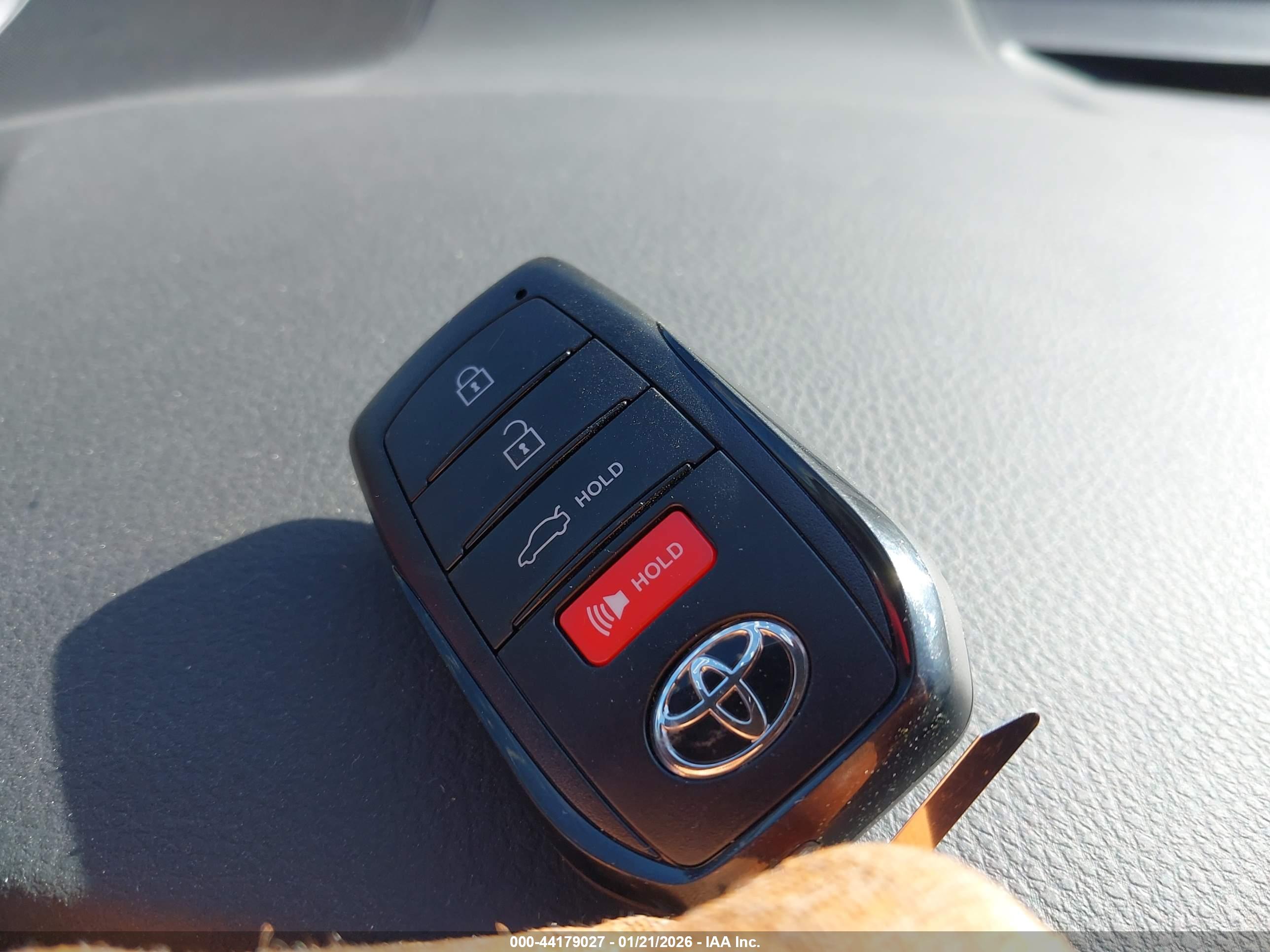 TOYOTA CAMRY image 11