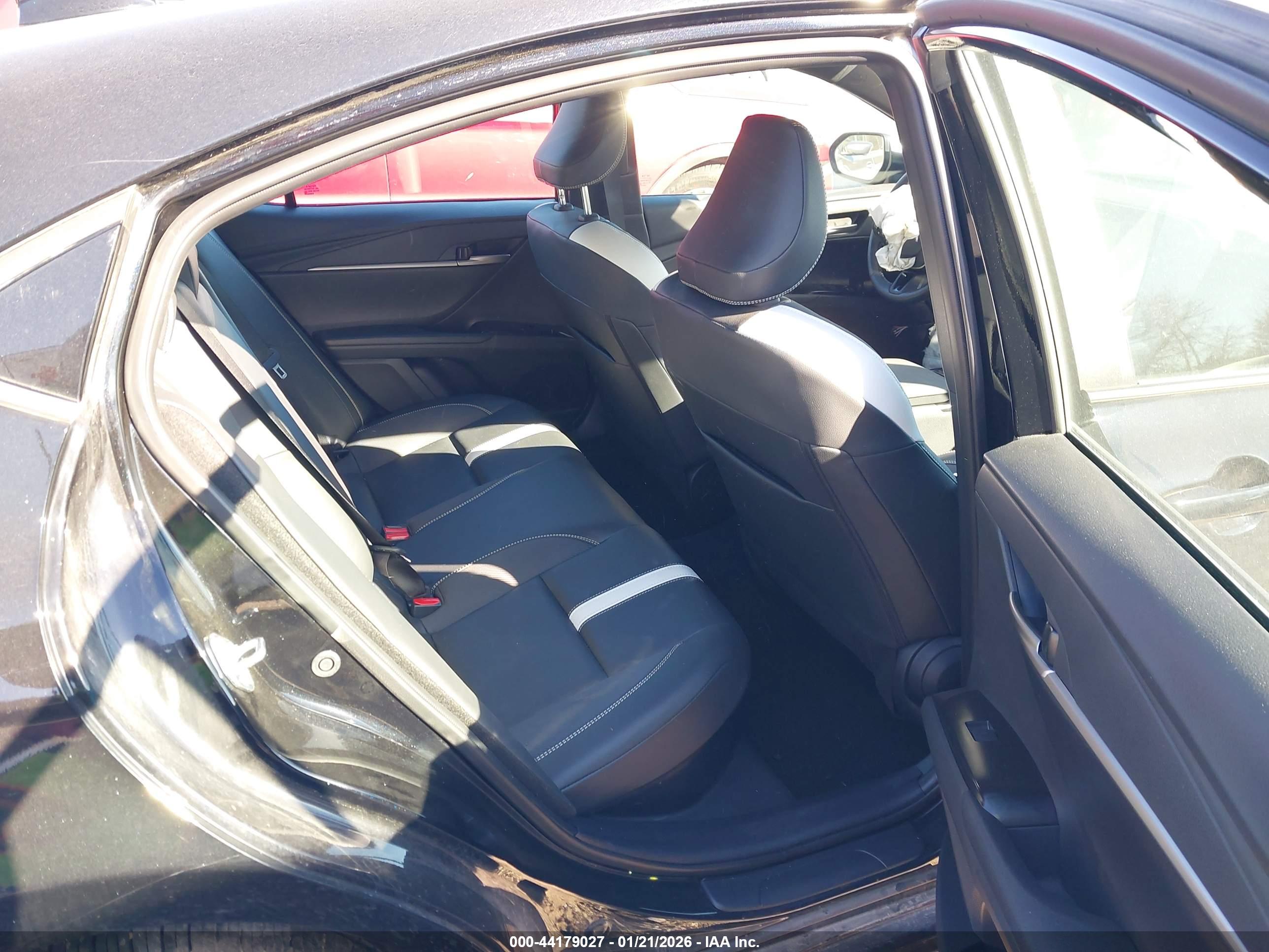 TOYOTA CAMRY image 8