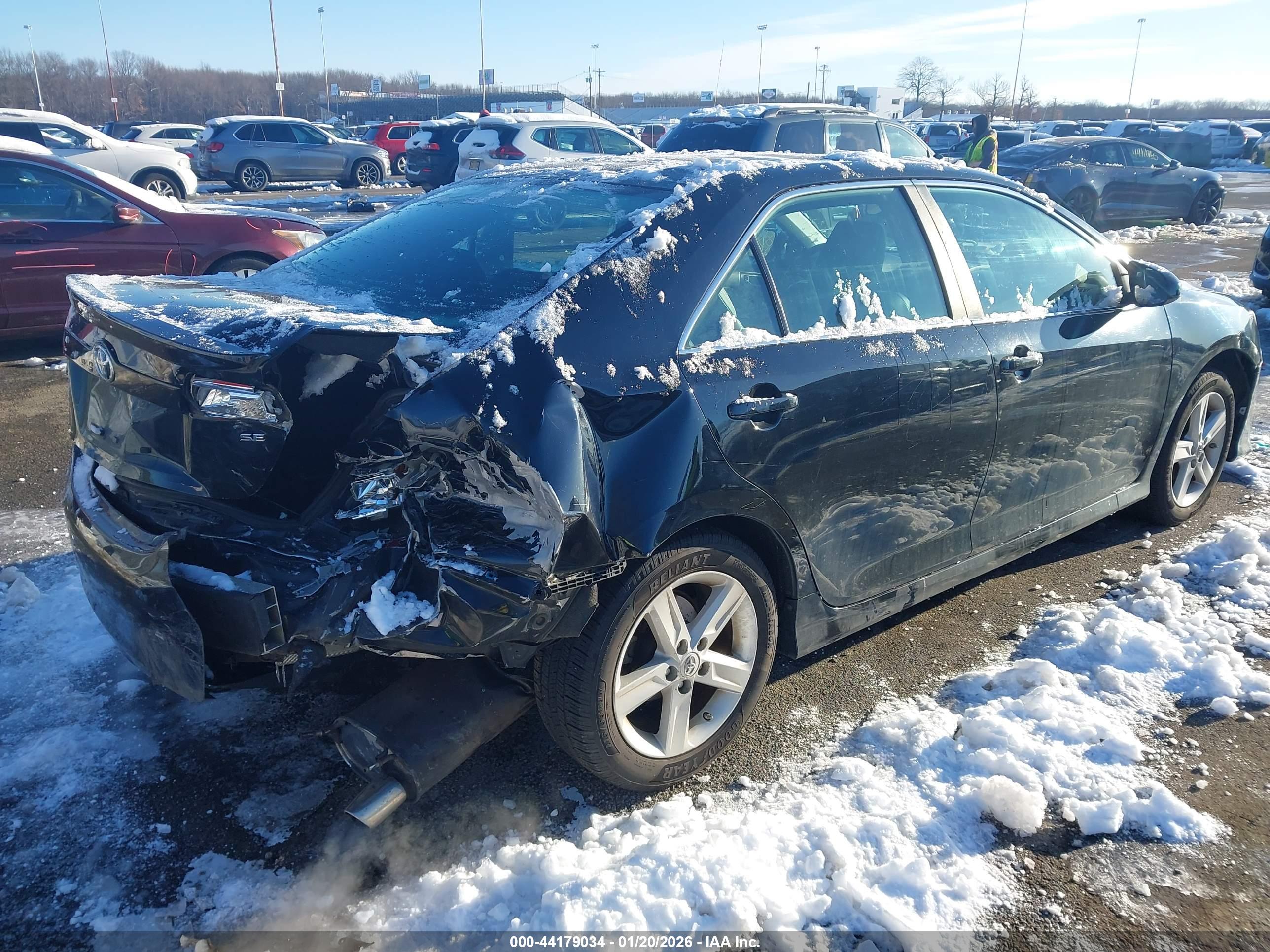TOYOTA CAMRY image 4