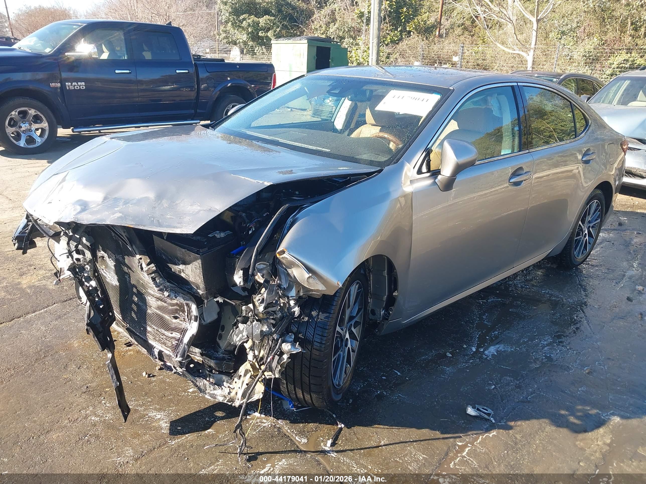 LEXUS ES image 2