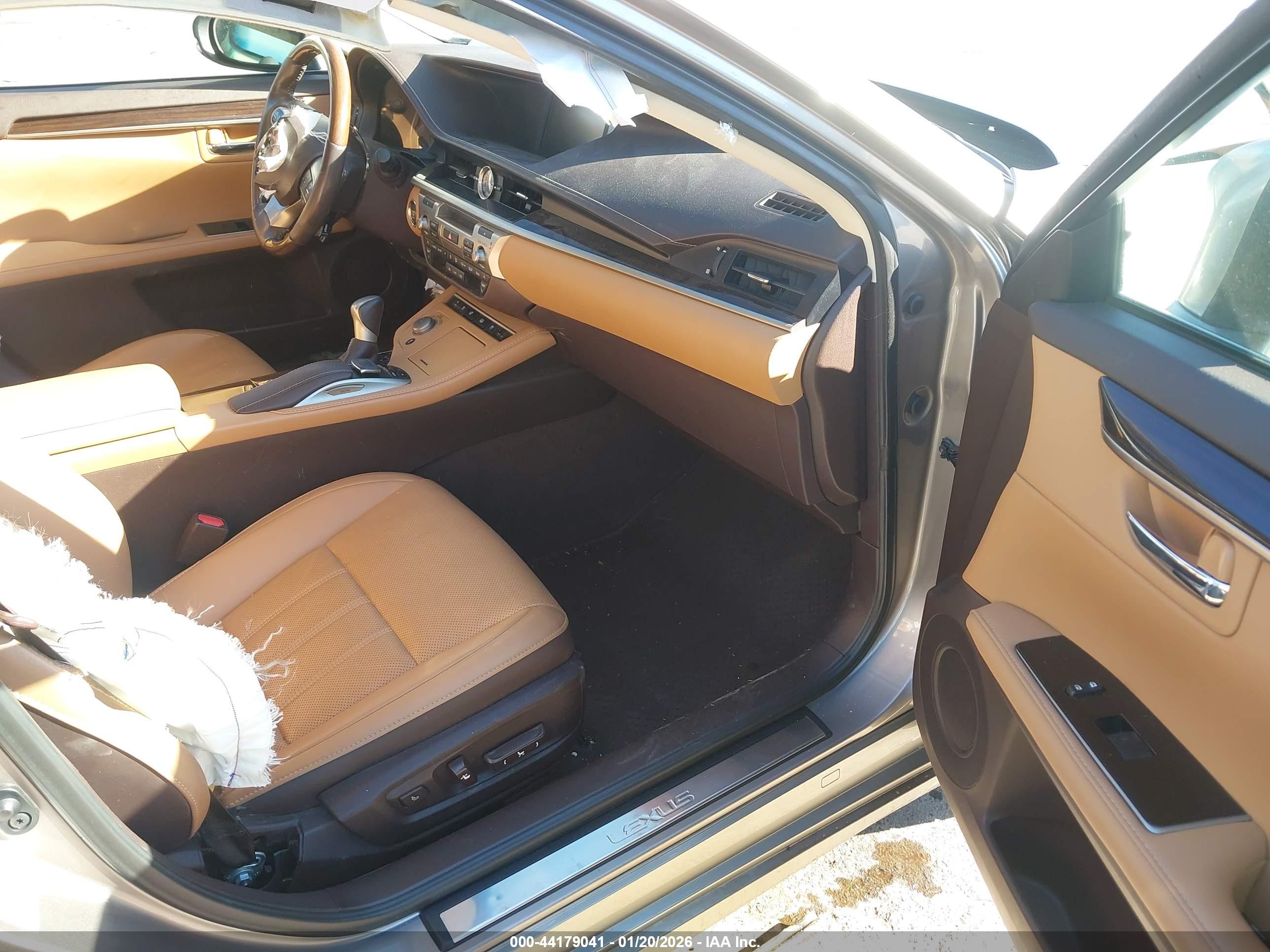 LEXUS ES image 5