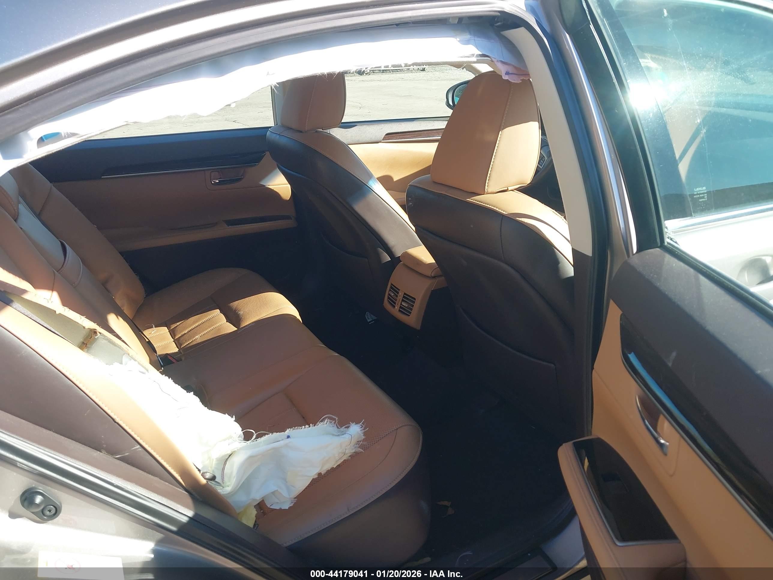LEXUS ES image 8