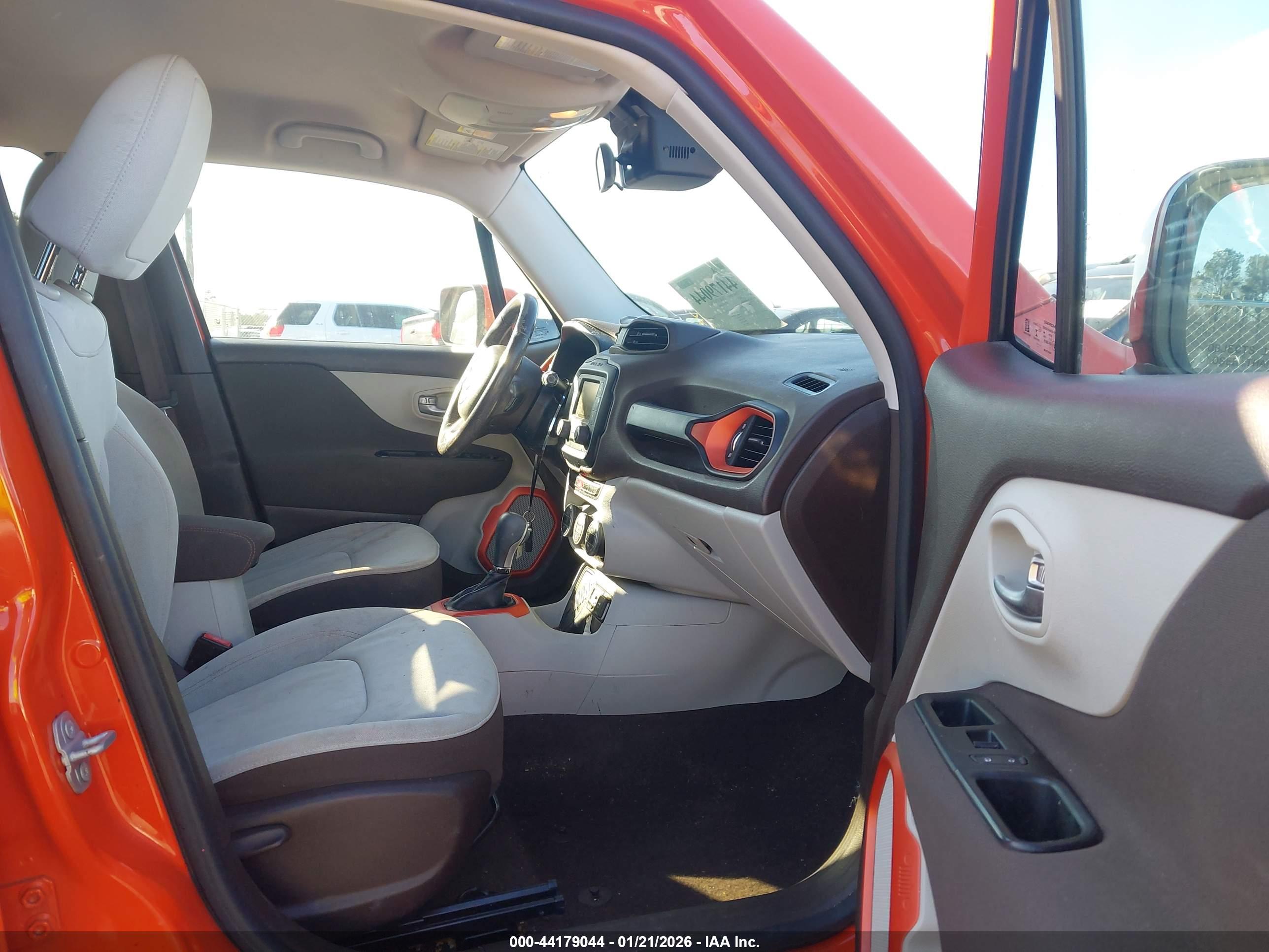 JEEP RENEGADE image 5