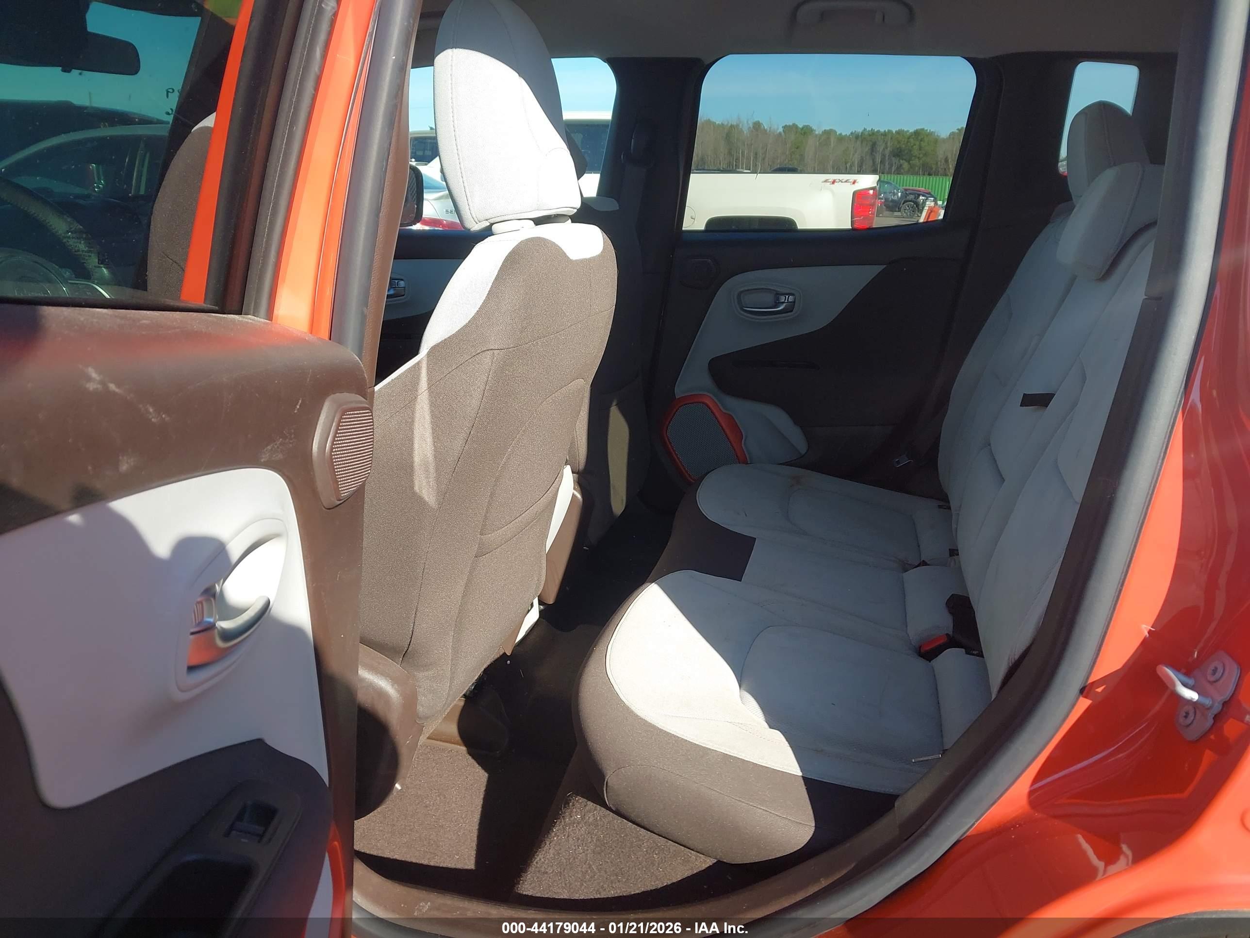 JEEP RENEGADE image 8