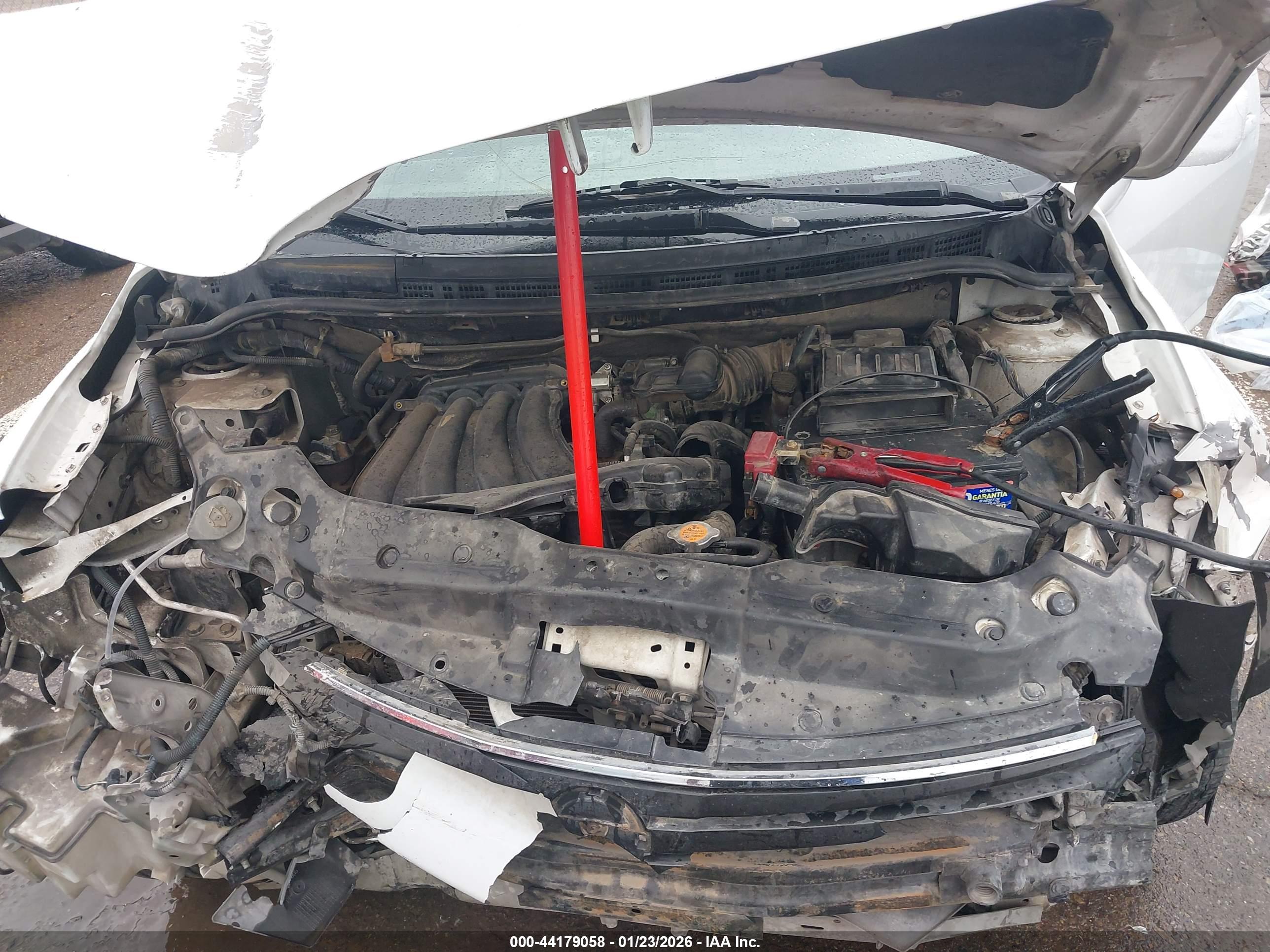 NISSAN VERSA image 10