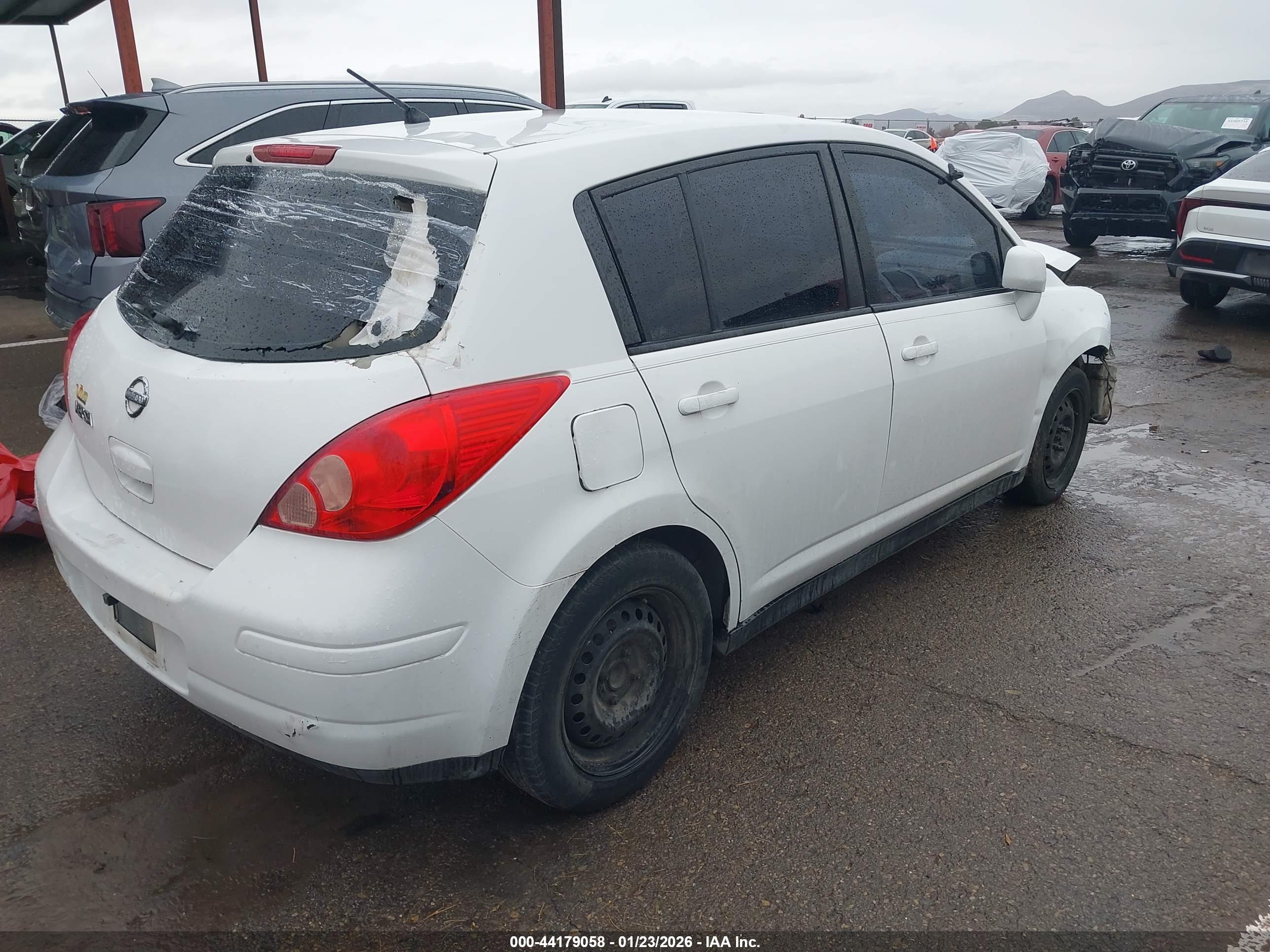 NISSAN VERSA image 4