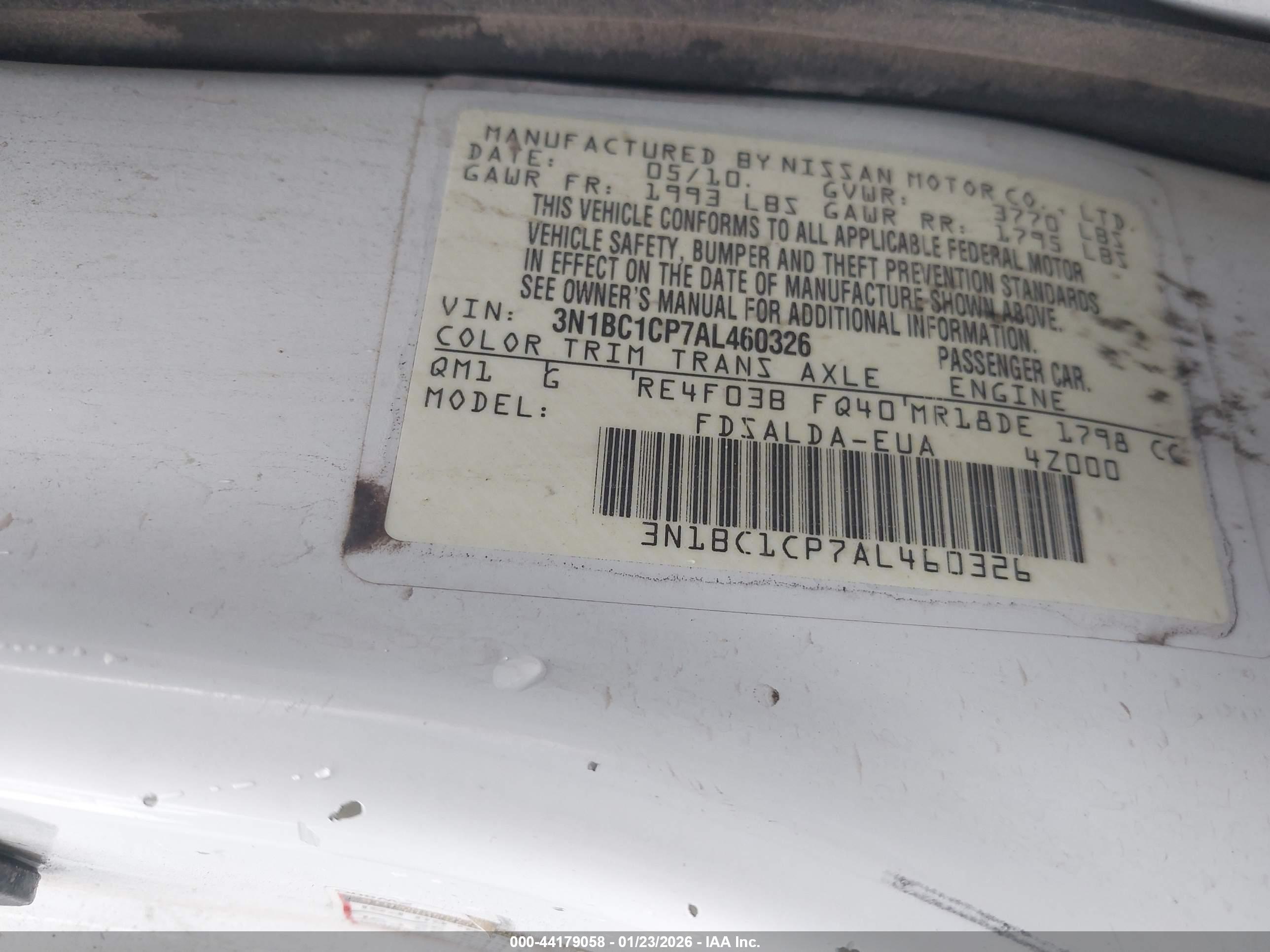 NISSAN VERSA image 9