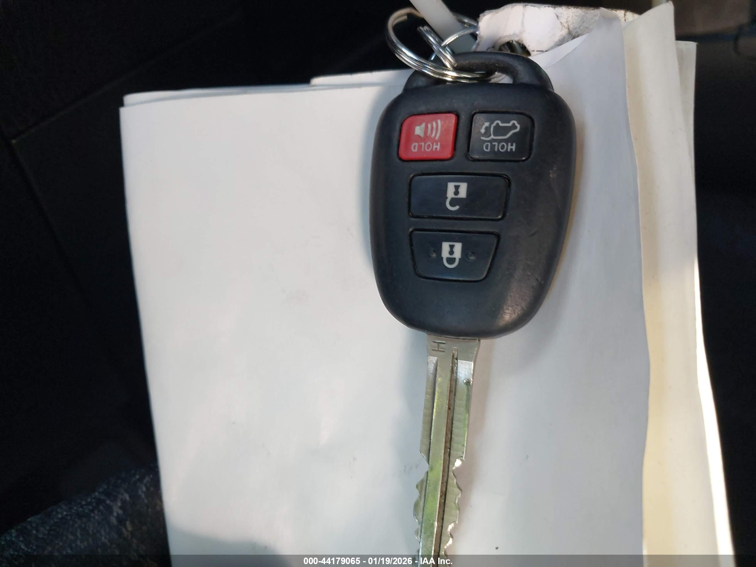 TOYOTA RAV4 image 11