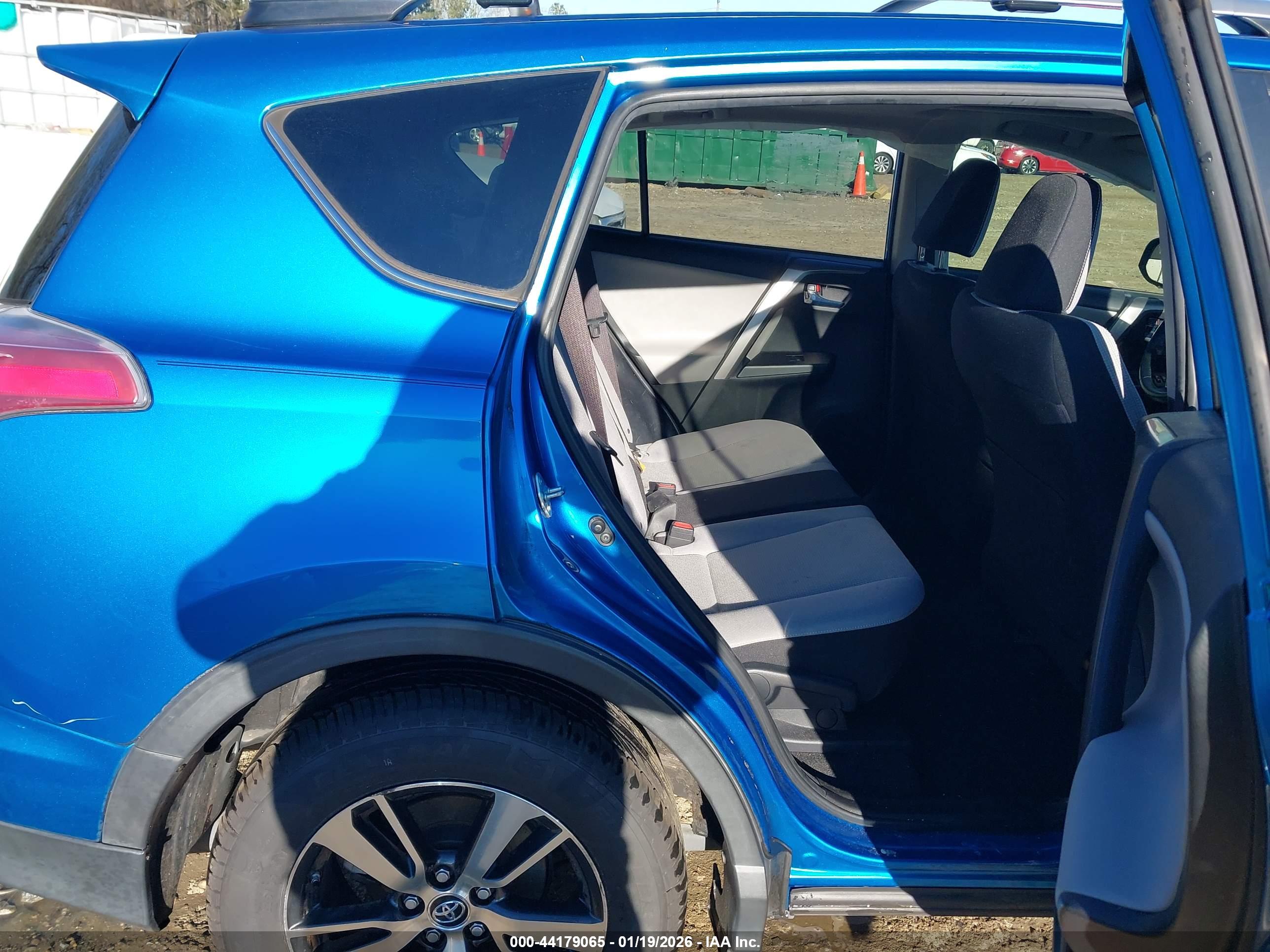 TOYOTA RAV4 image 8