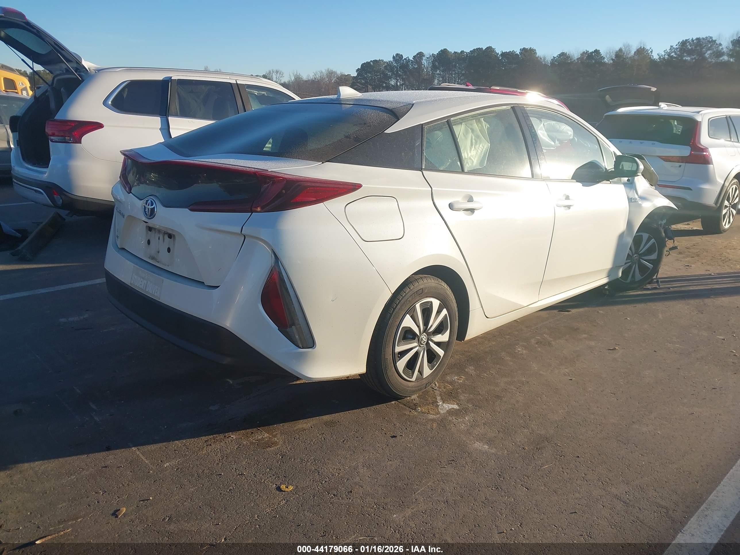 TOYOTA PRIUS image 4