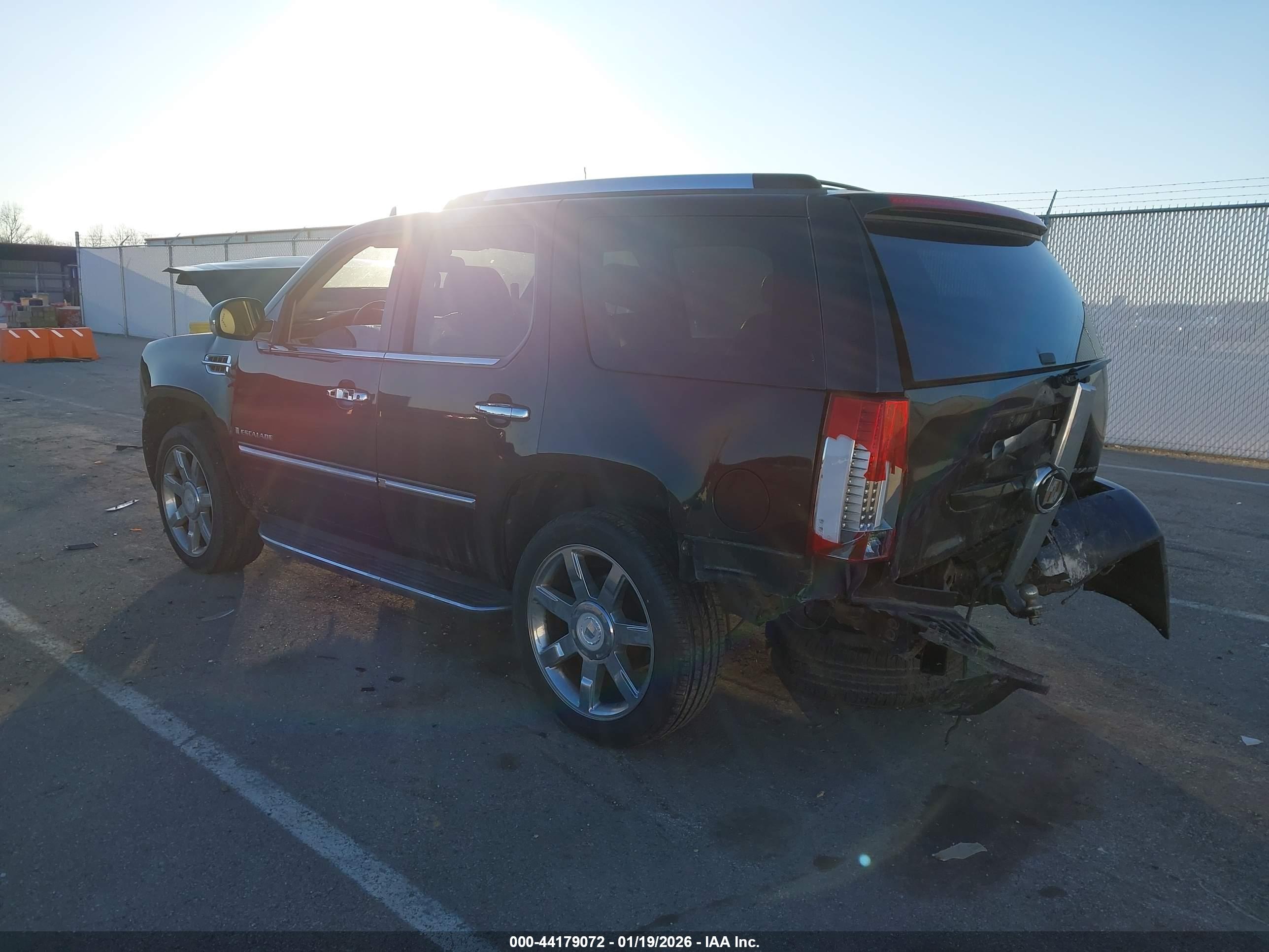 CADILLAC ESCALADE image 3