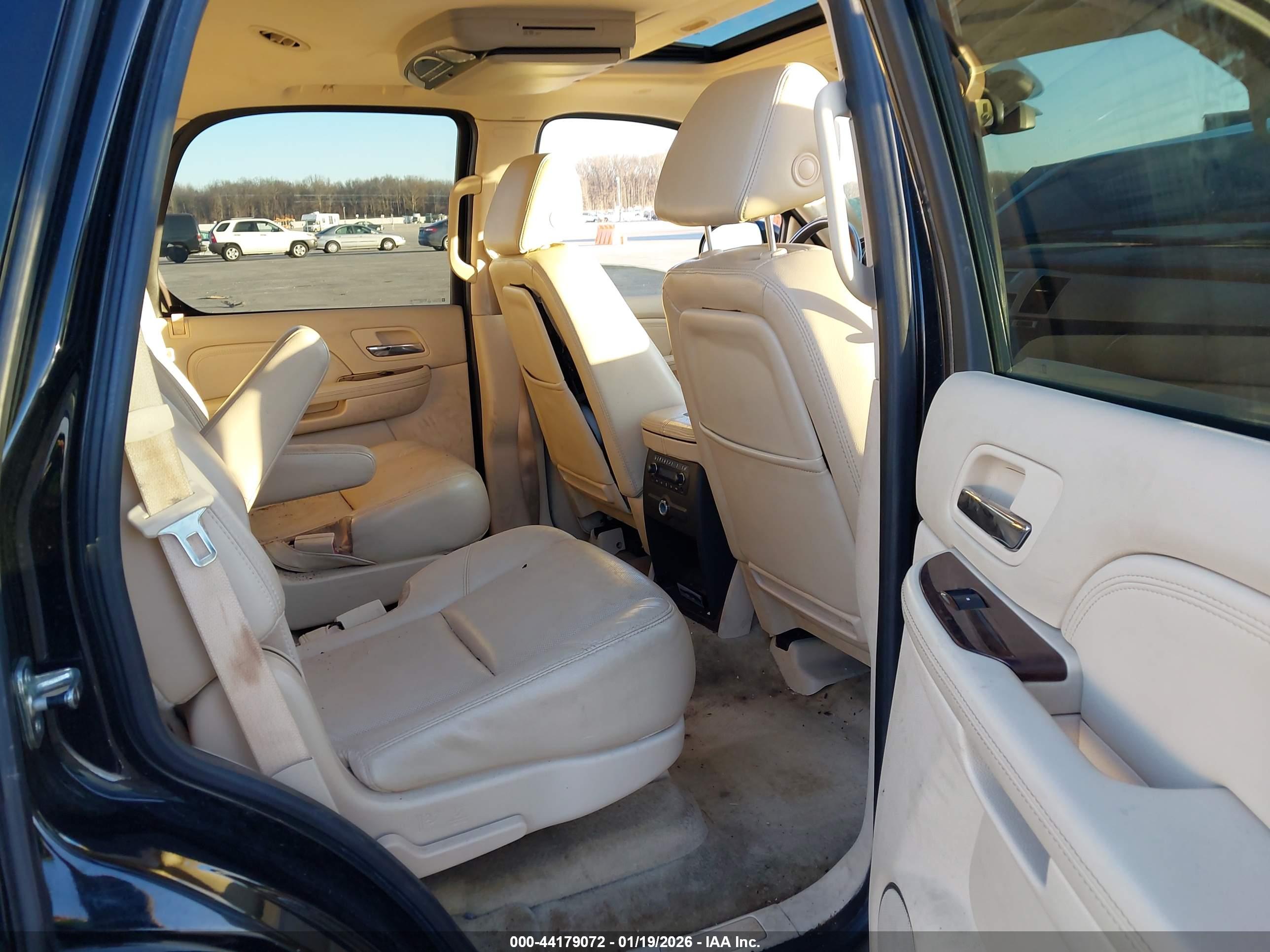 CADILLAC ESCALADE image 8