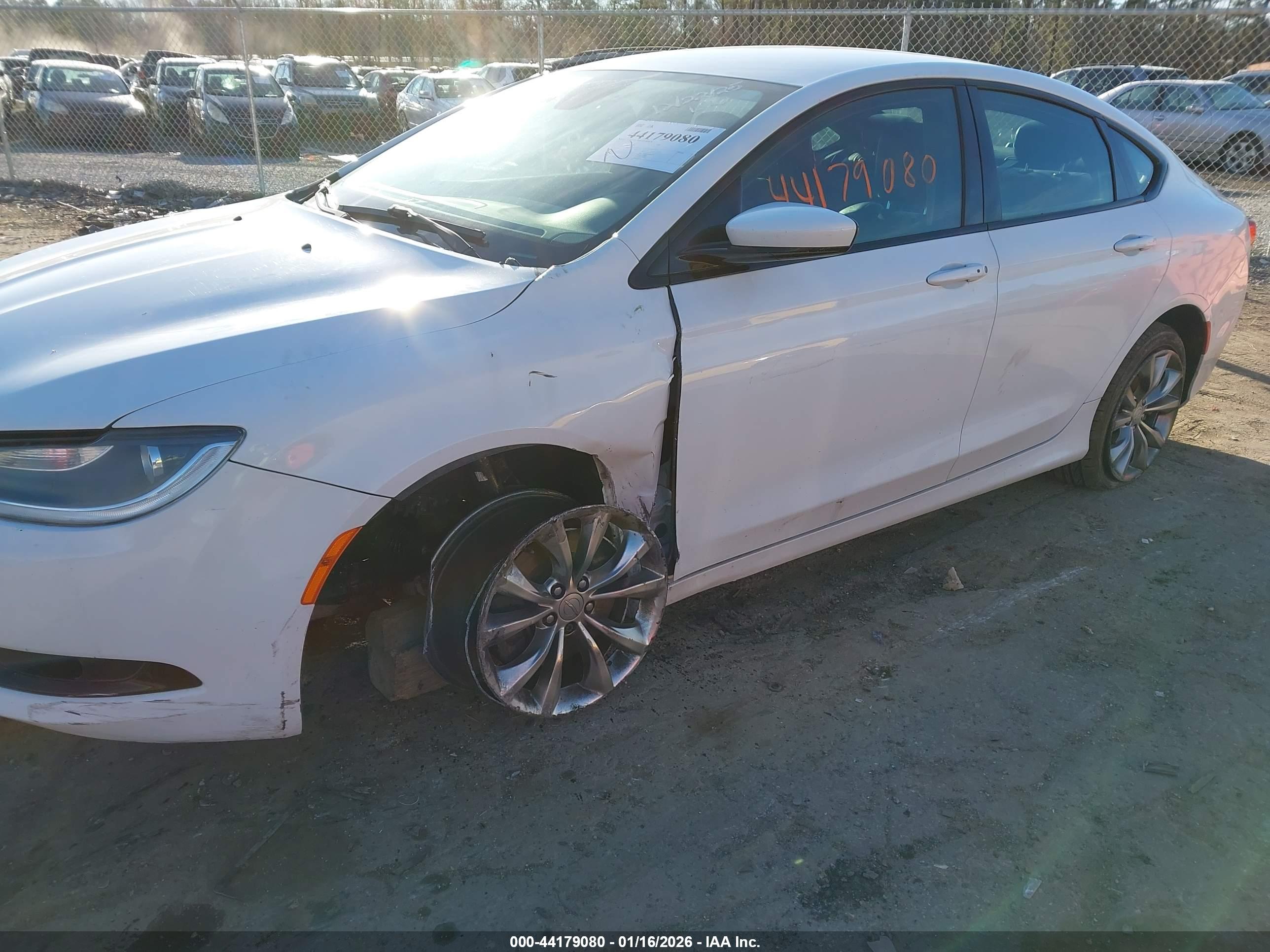 CHRYSLER 200 image 6