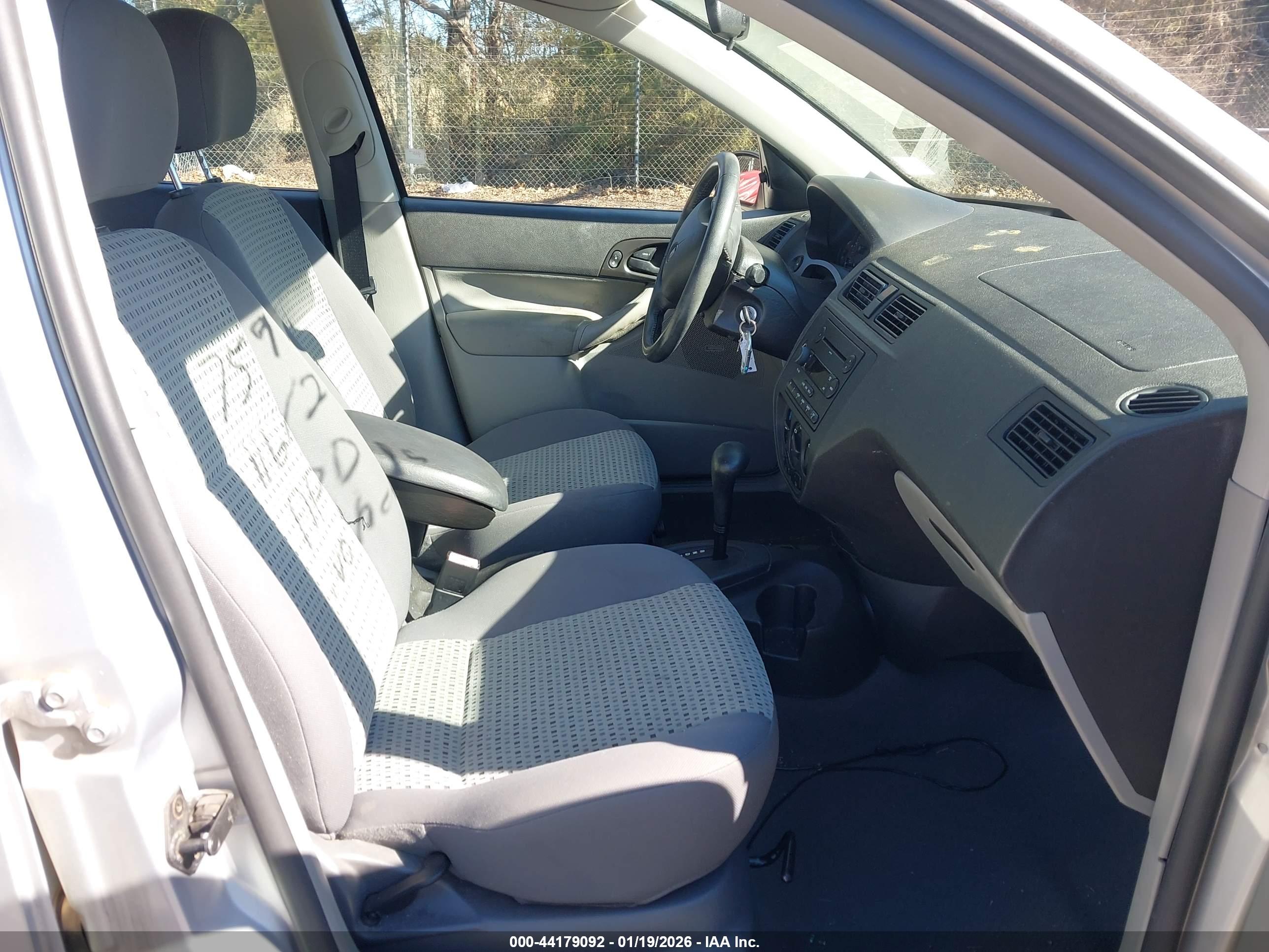 FORD FOCUS image 5
