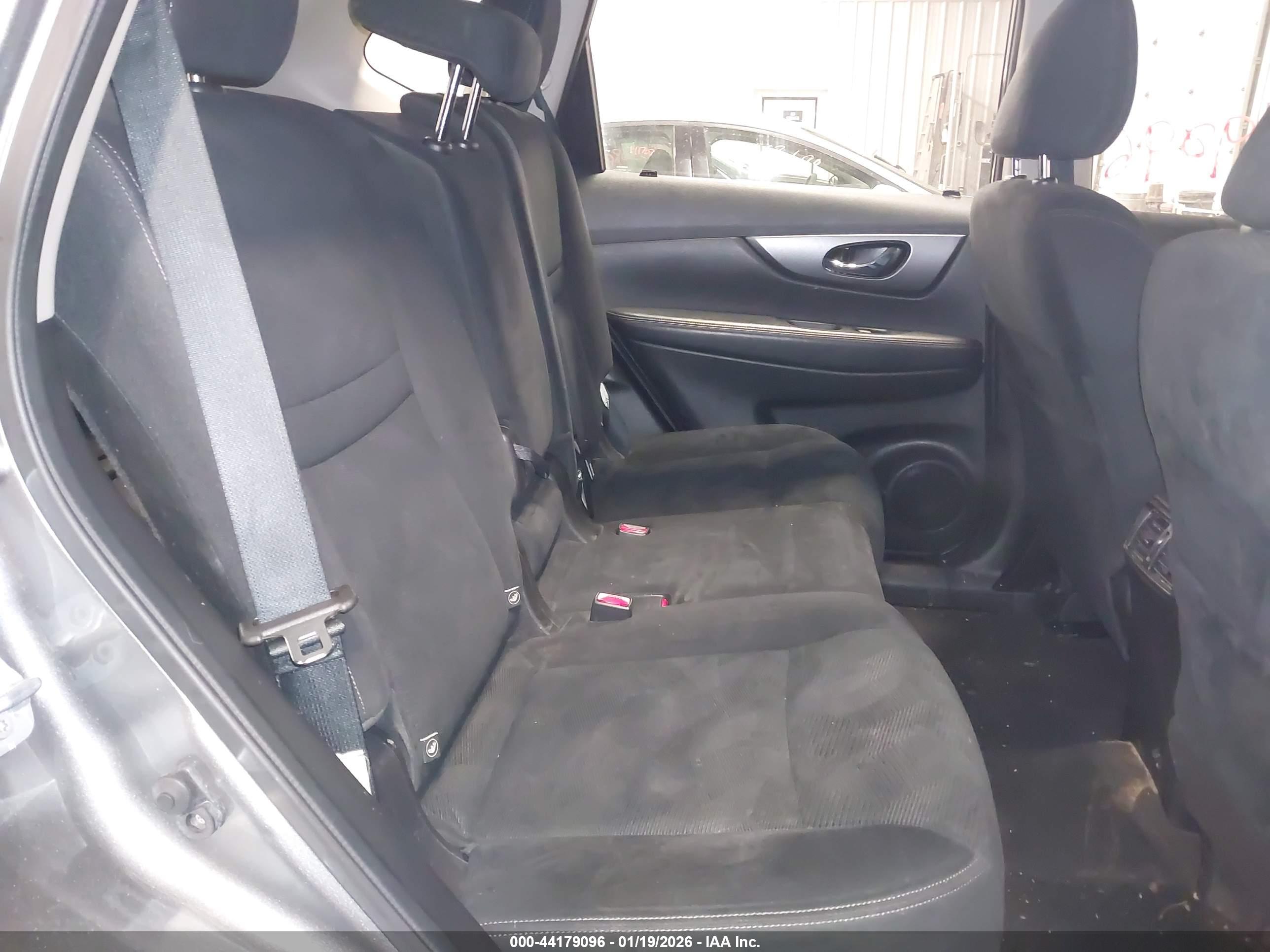 NISSAN ROGUE image 8