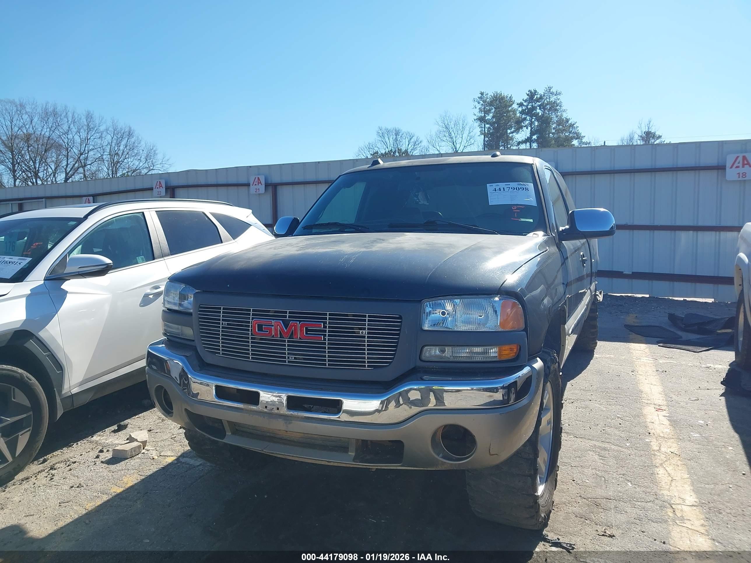 GMC SIERRA image 2