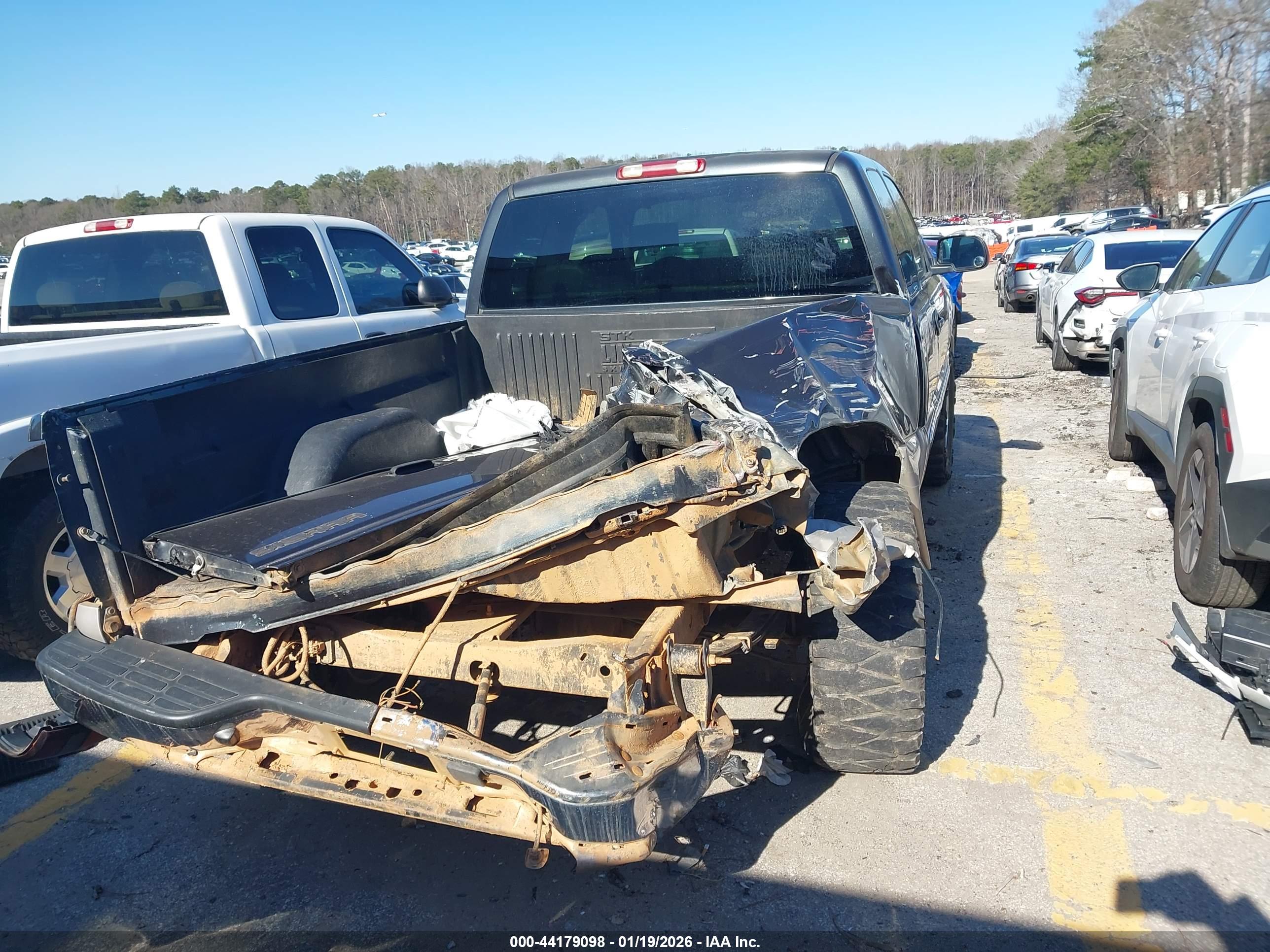 GMC SIERRA image 4