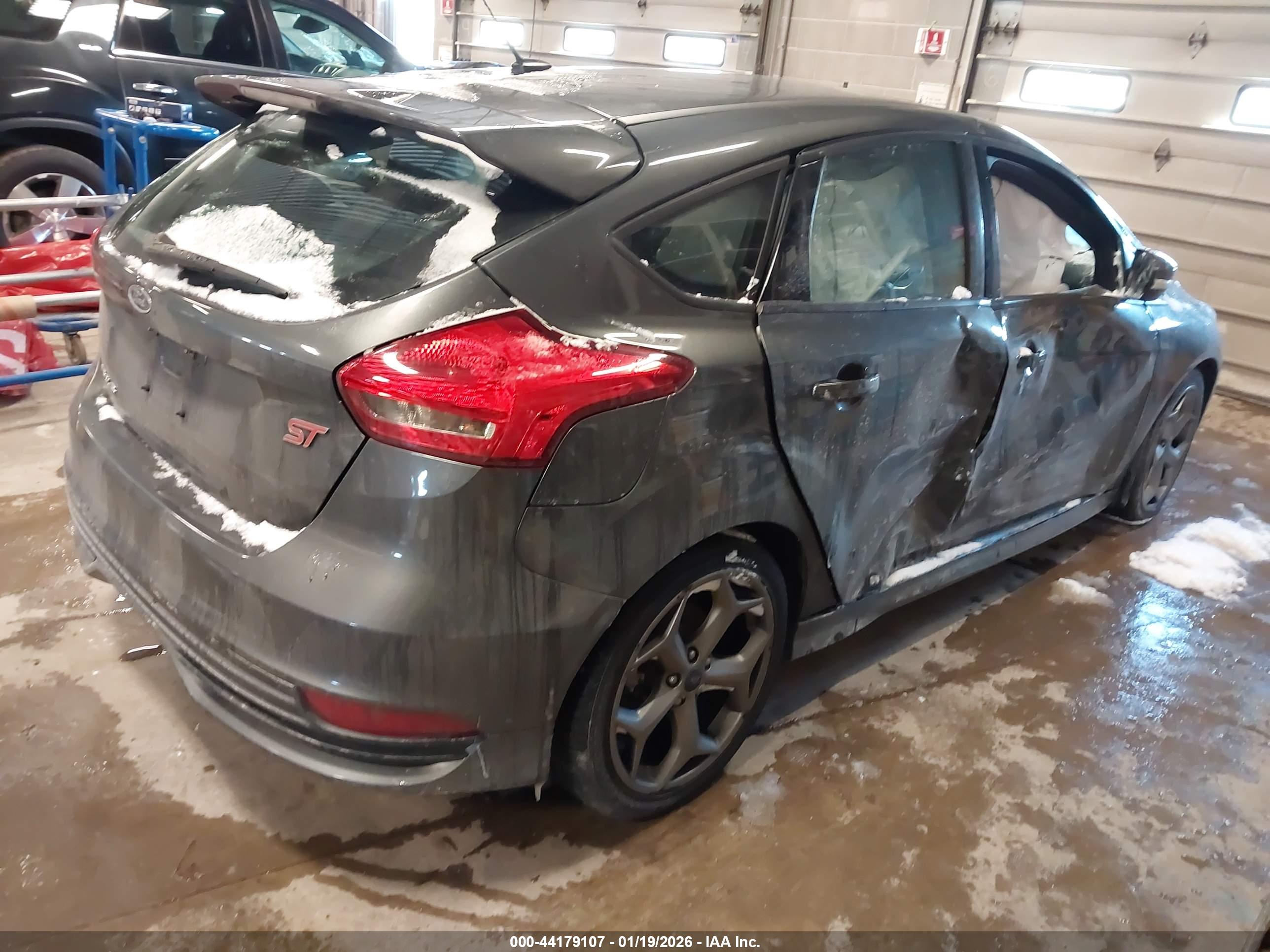 FORD FOCUS image 4