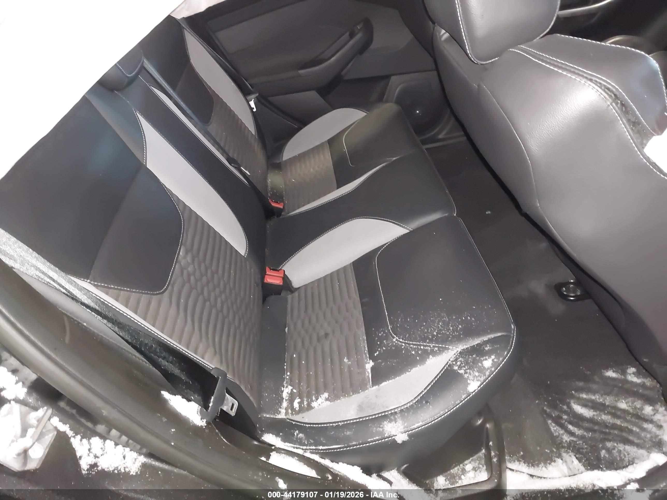 FORD FOCUS image 8