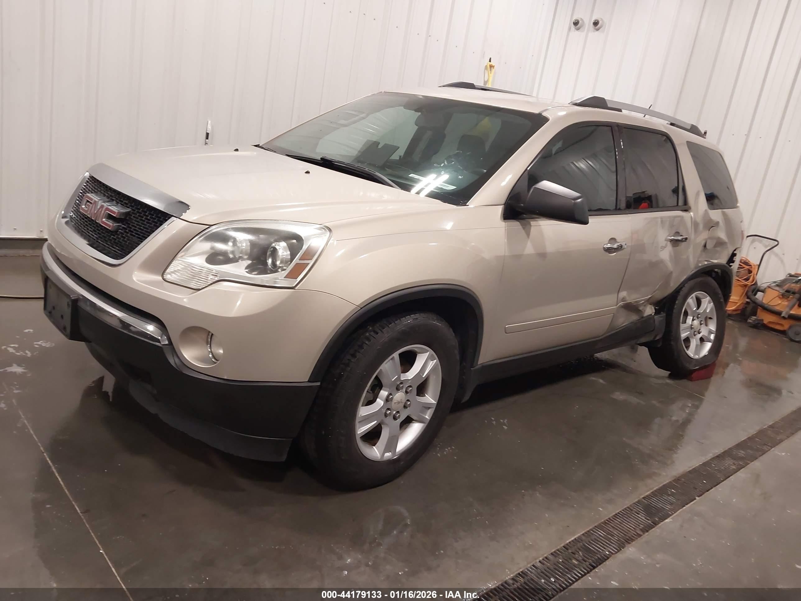 GMC ACADIA image 2