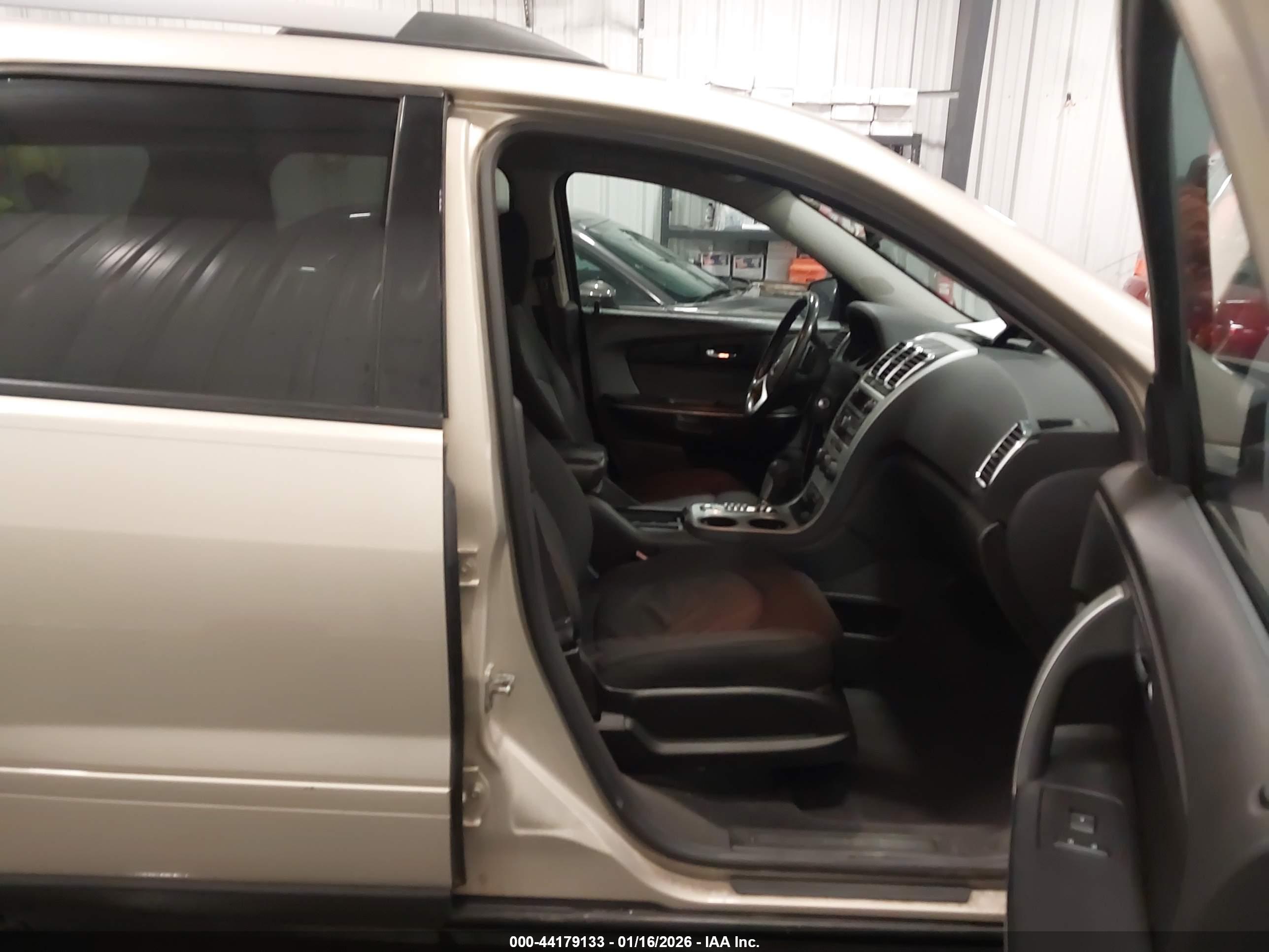 GMC ACADIA image 5