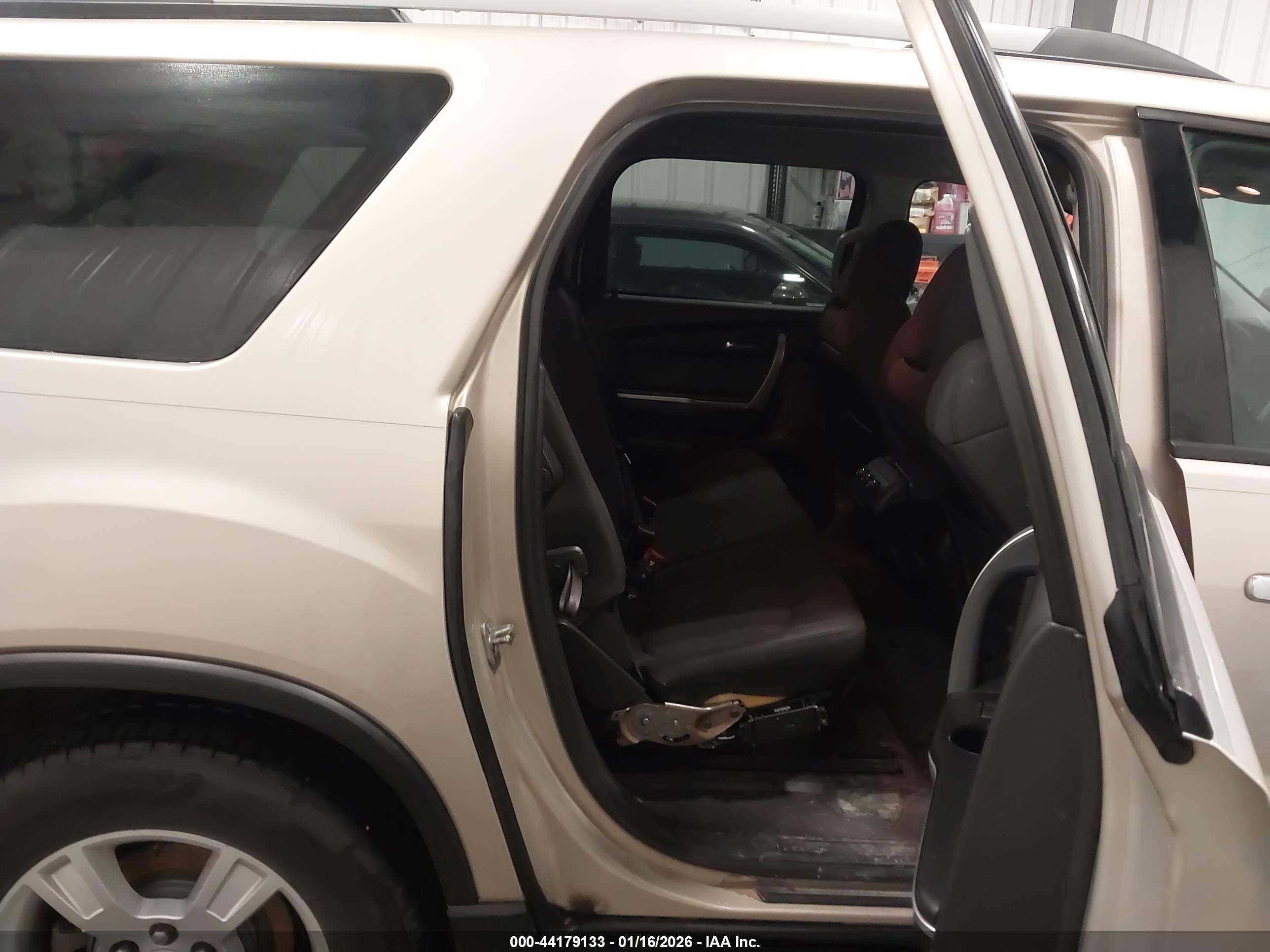 GMC ACADIA image 8