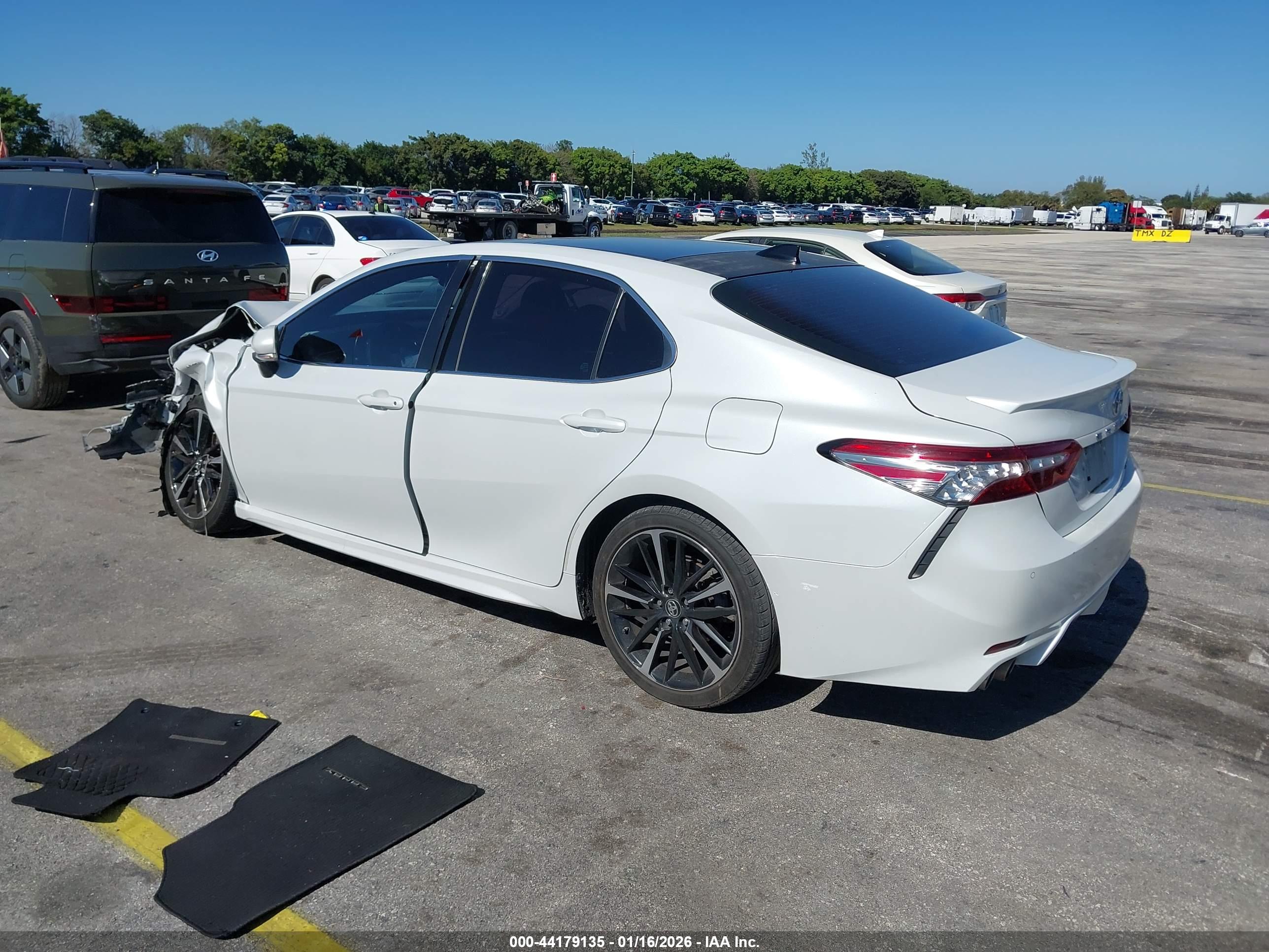 TOYOTA CAMRY image 3