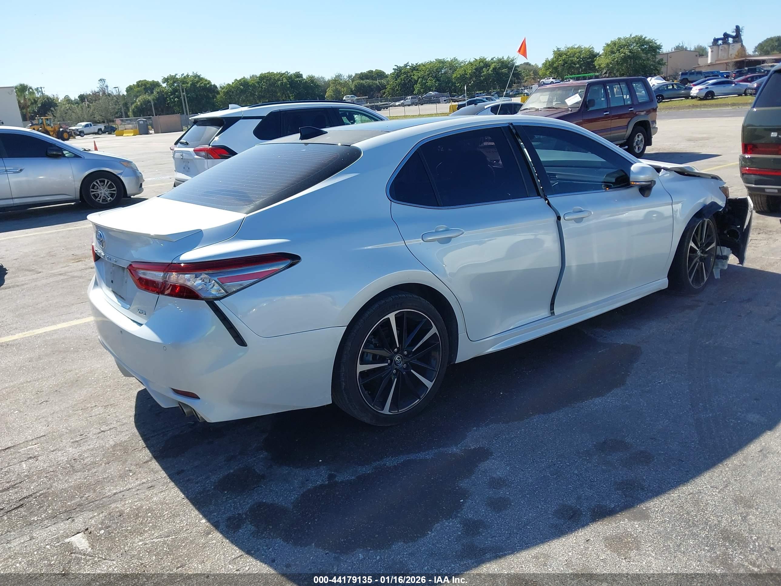 TOYOTA CAMRY image 4