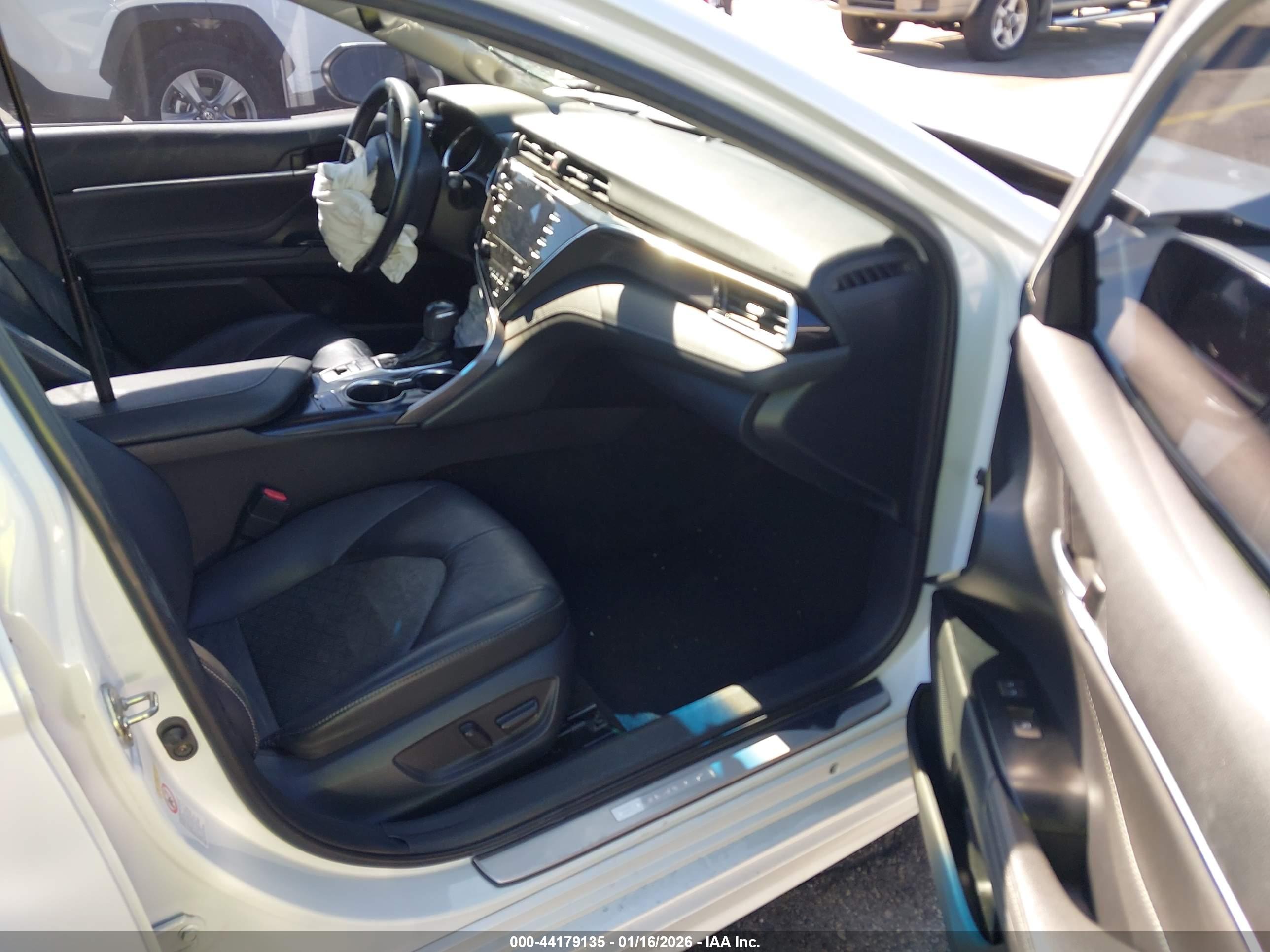 TOYOTA CAMRY image 5