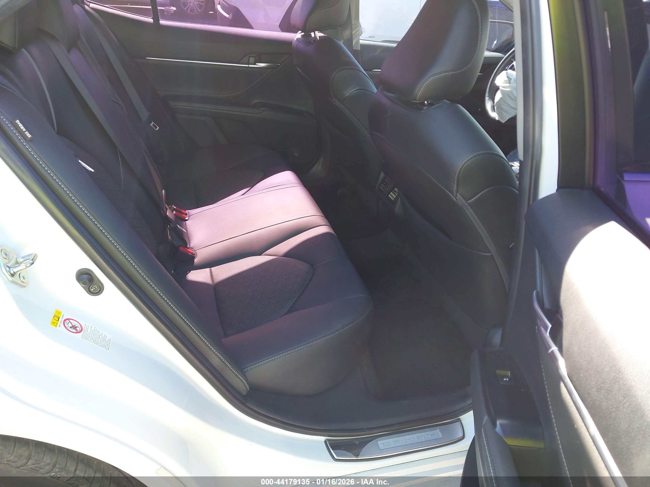 TOYOTA CAMRY image 8