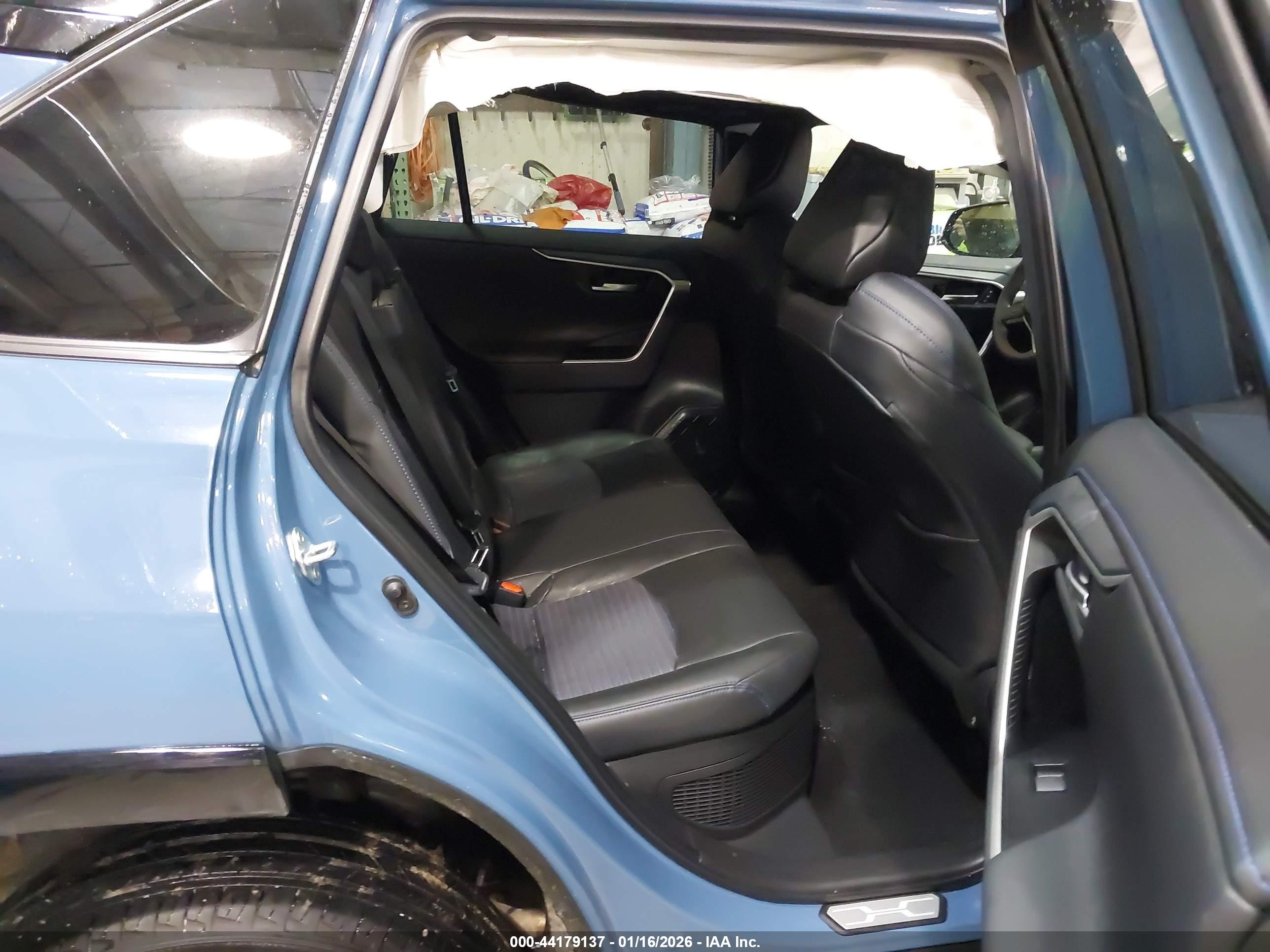 TOYOTA RAV4 image 8