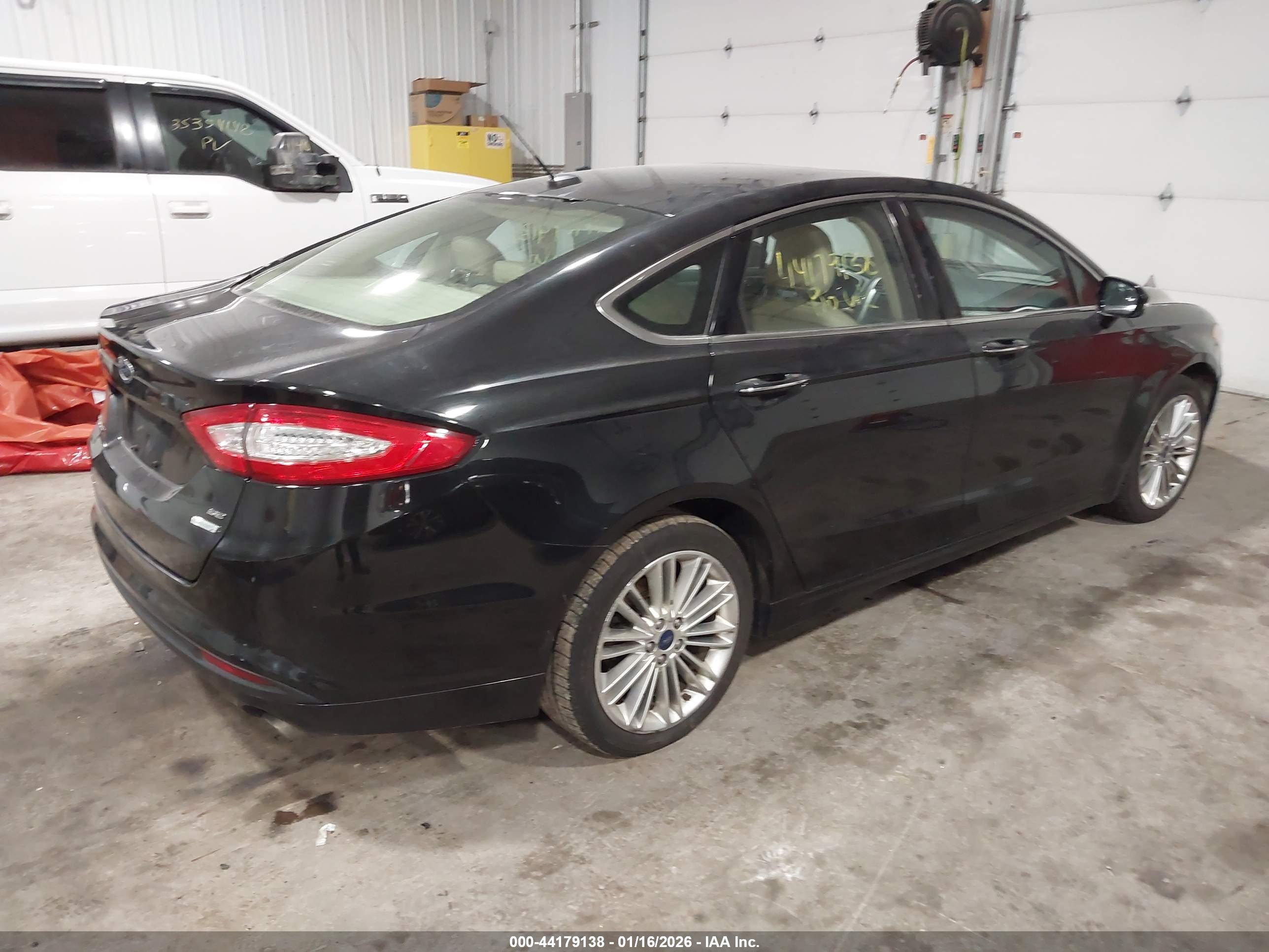 FORD FUSION image 4