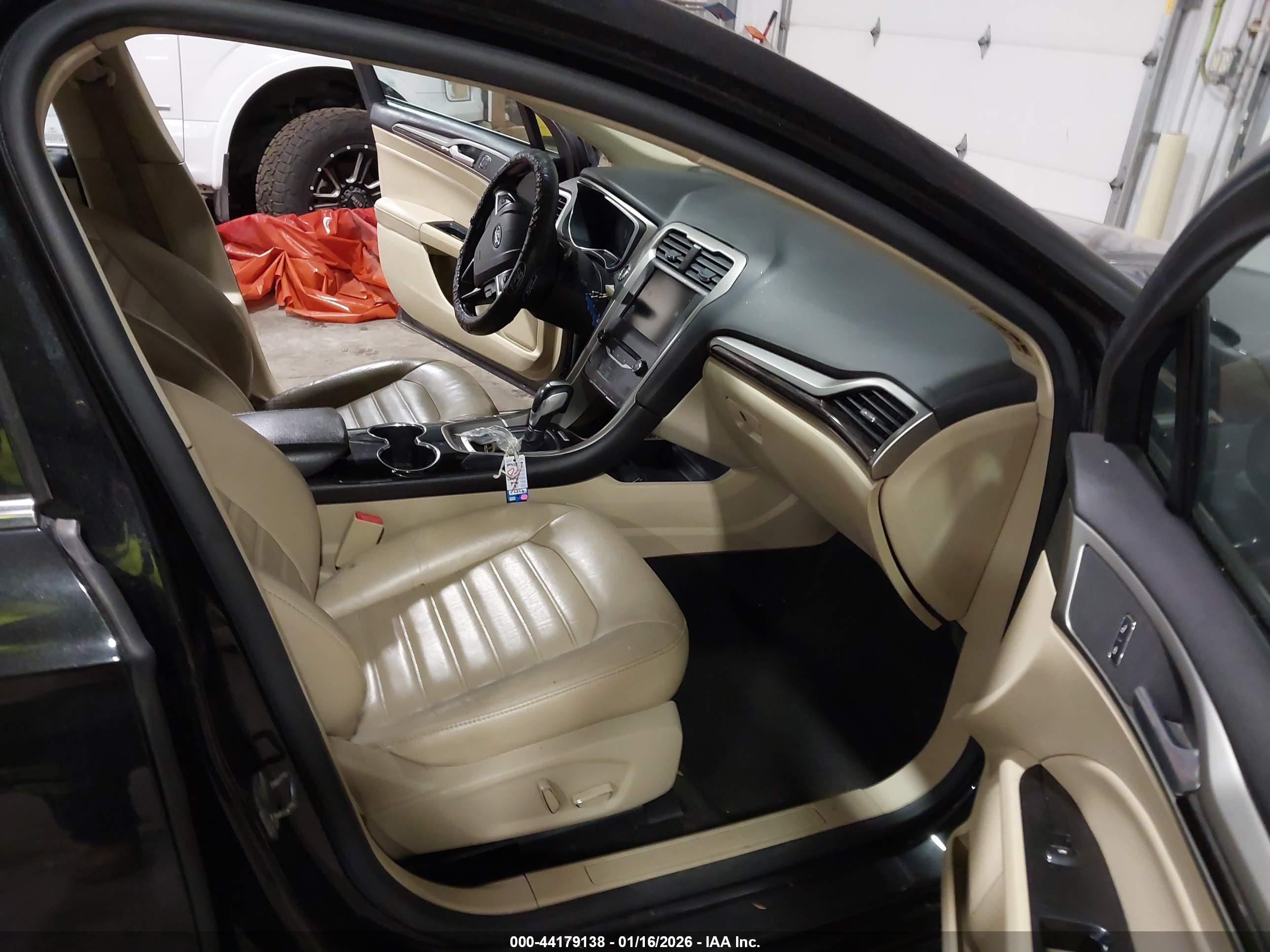 FORD FUSION image 5
