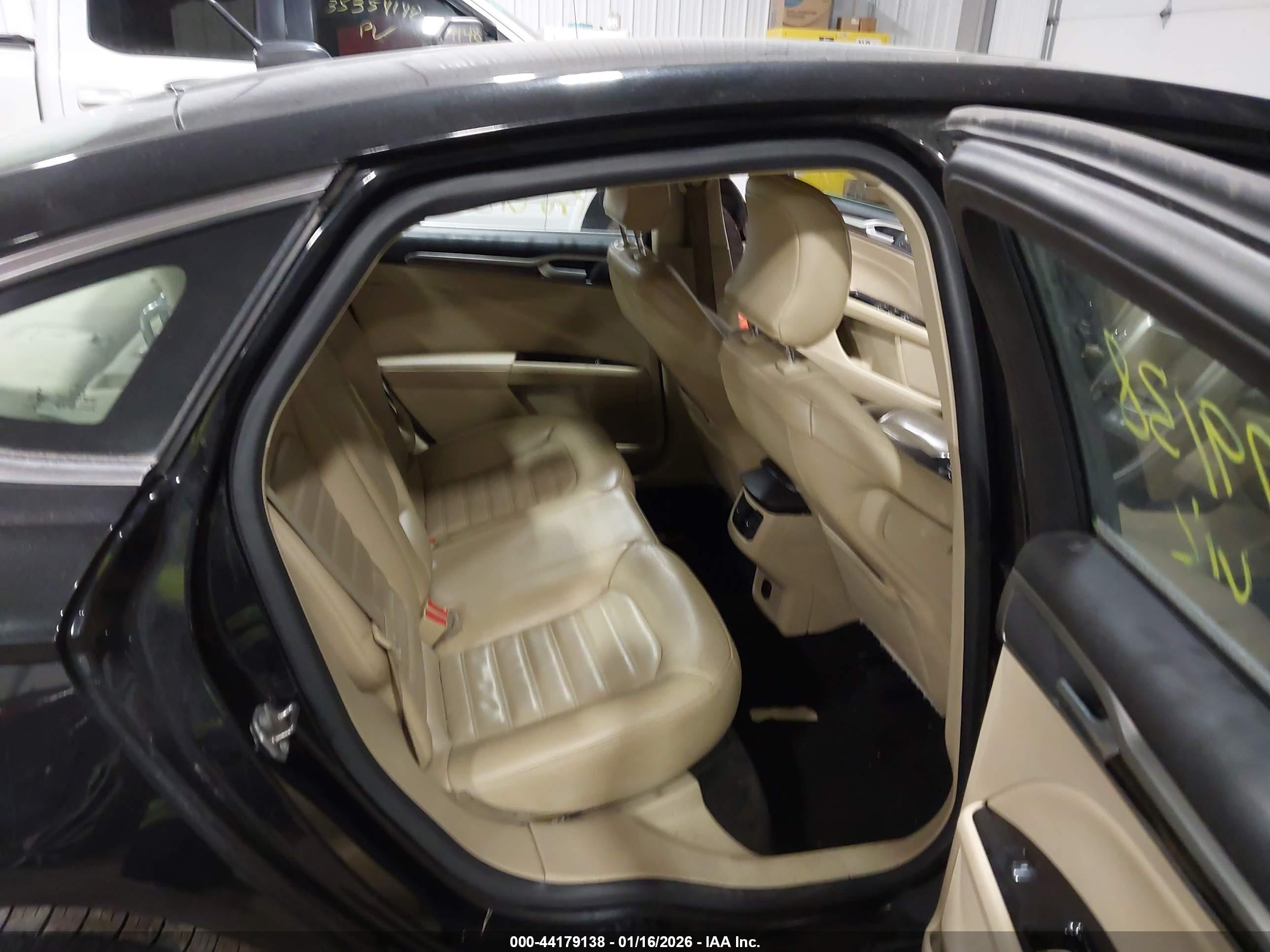 FORD FUSION image 8