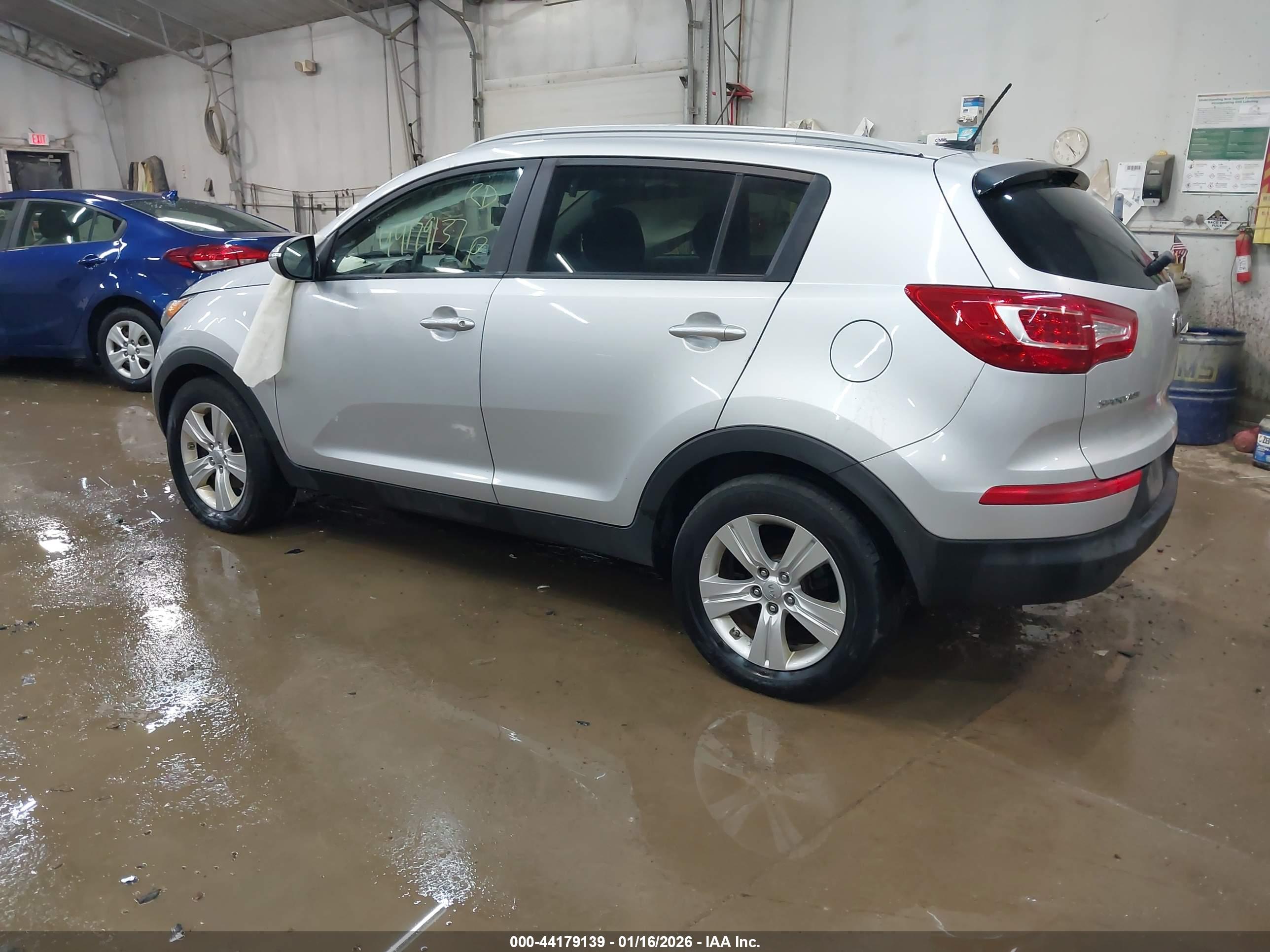 KIA SPORTAGE image 3