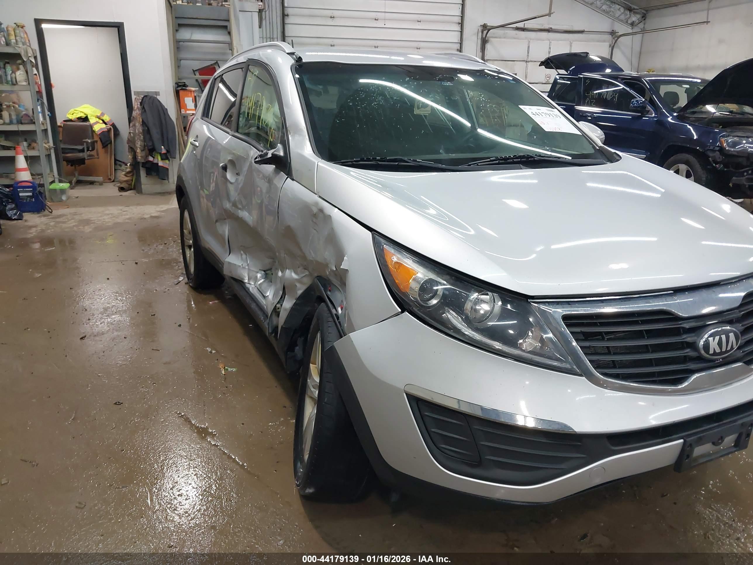 KIA SPORTAGE image 6