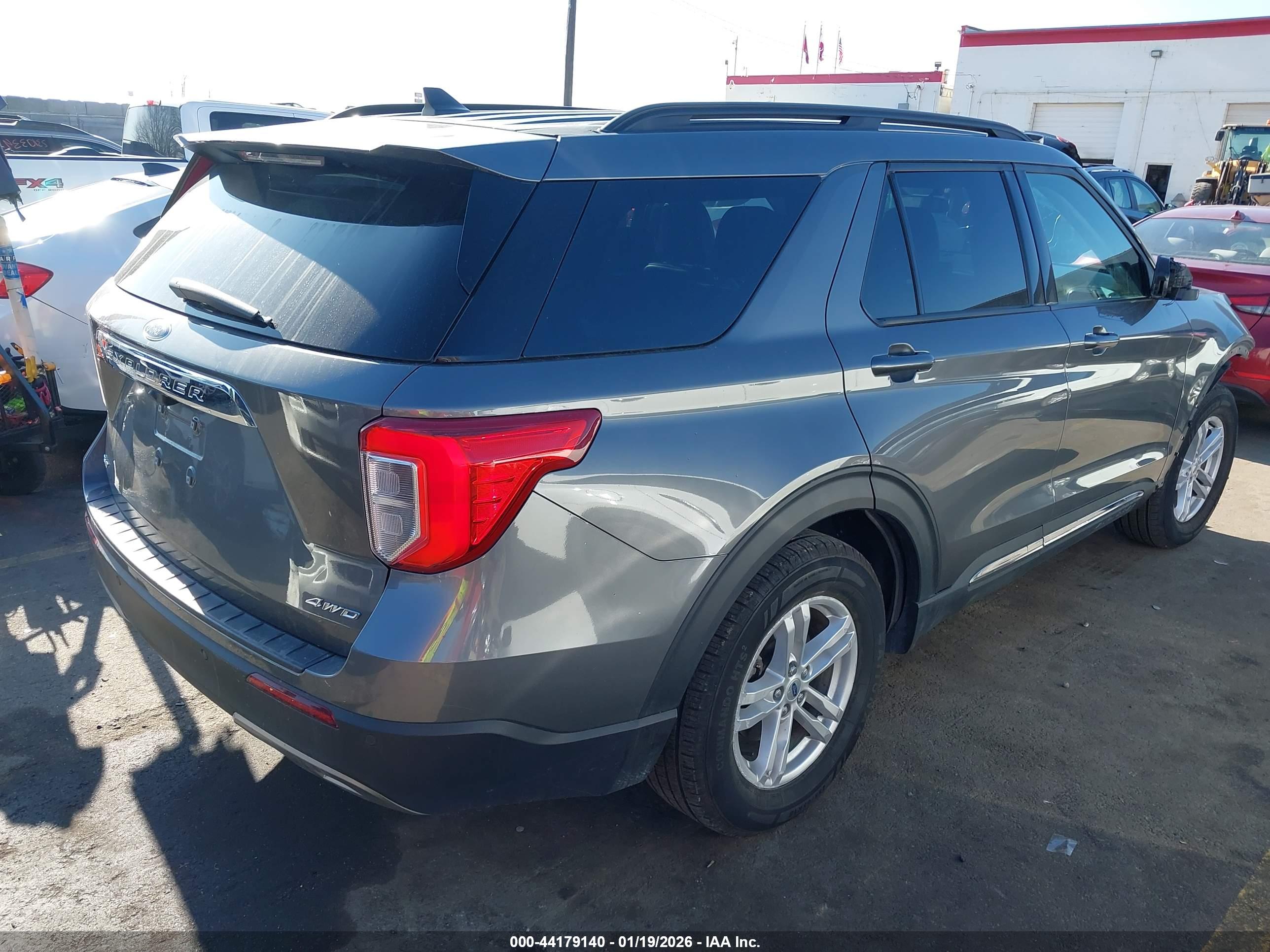 FORD EXPLORER image 4