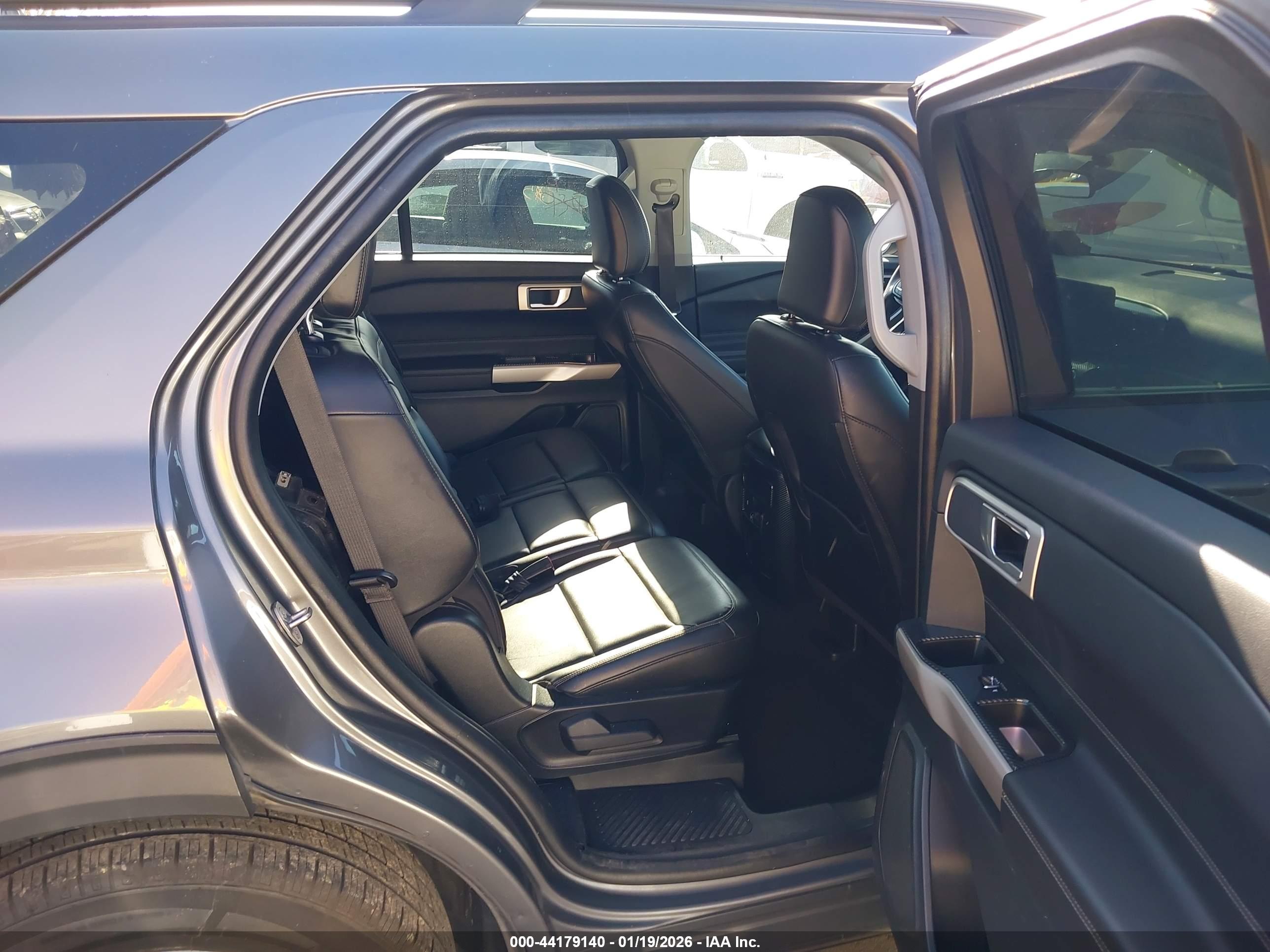 FORD EXPLORER image 8