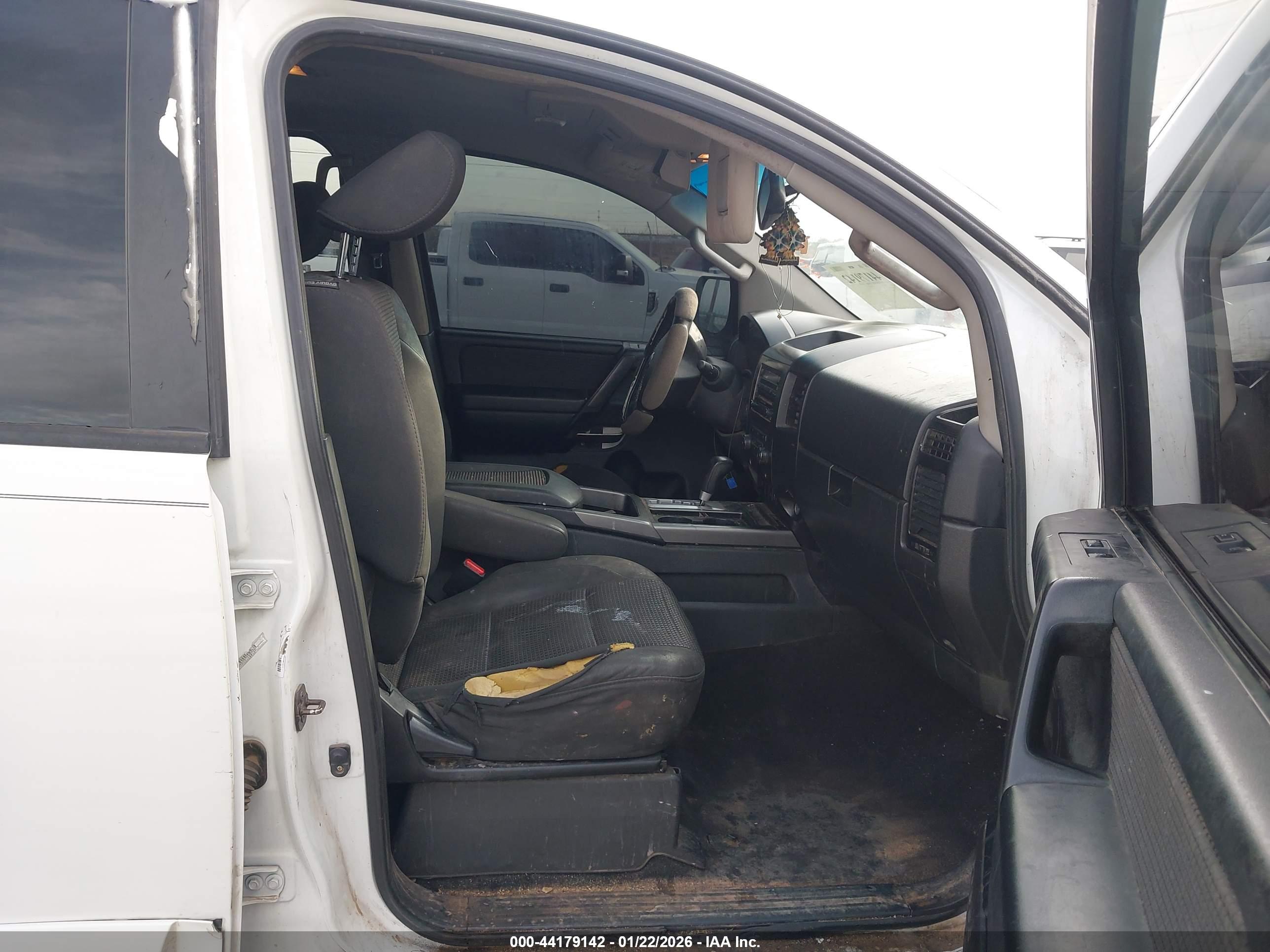 NISSAN TITAN image 5