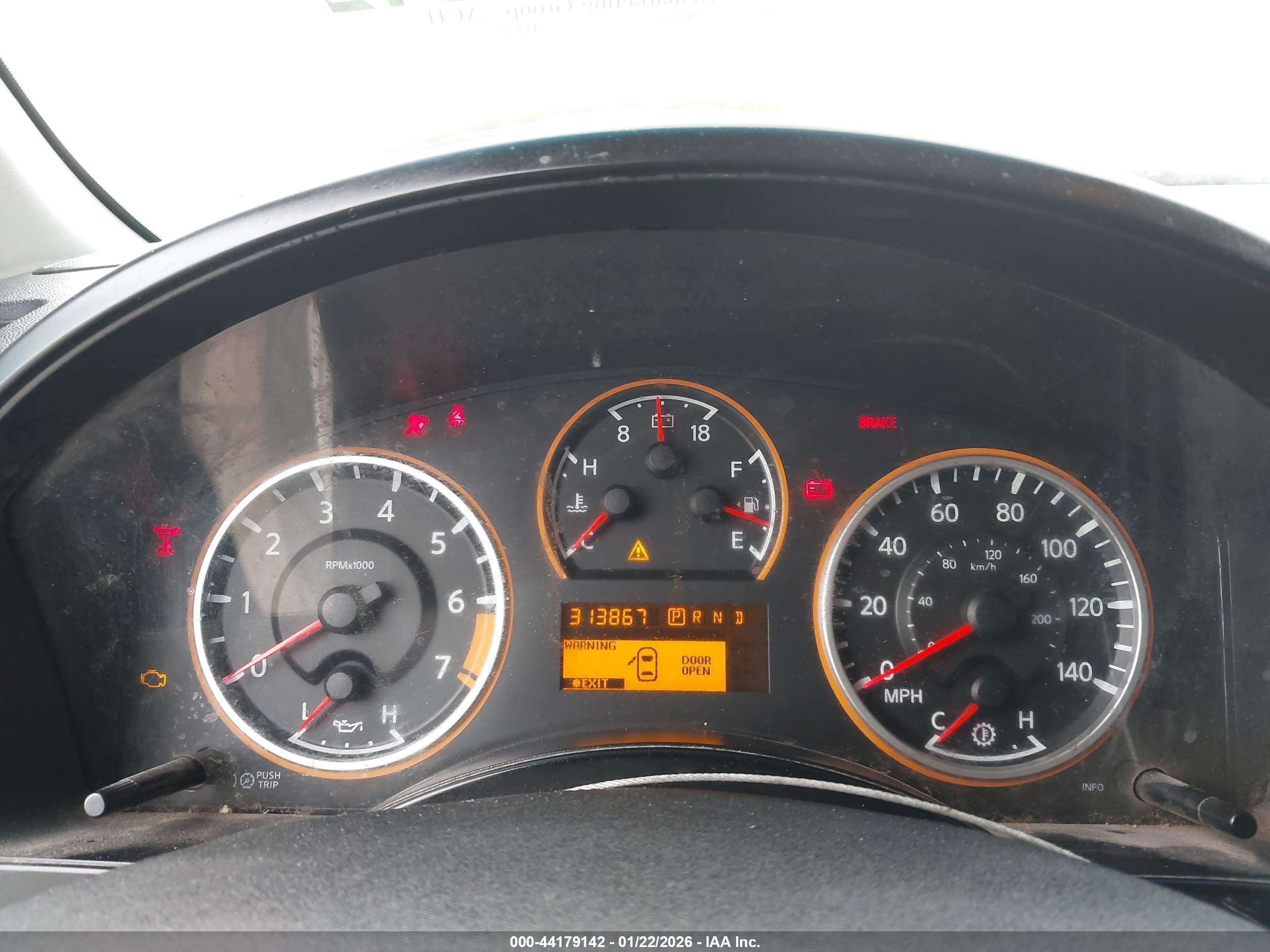 NISSAN TITAN image 7