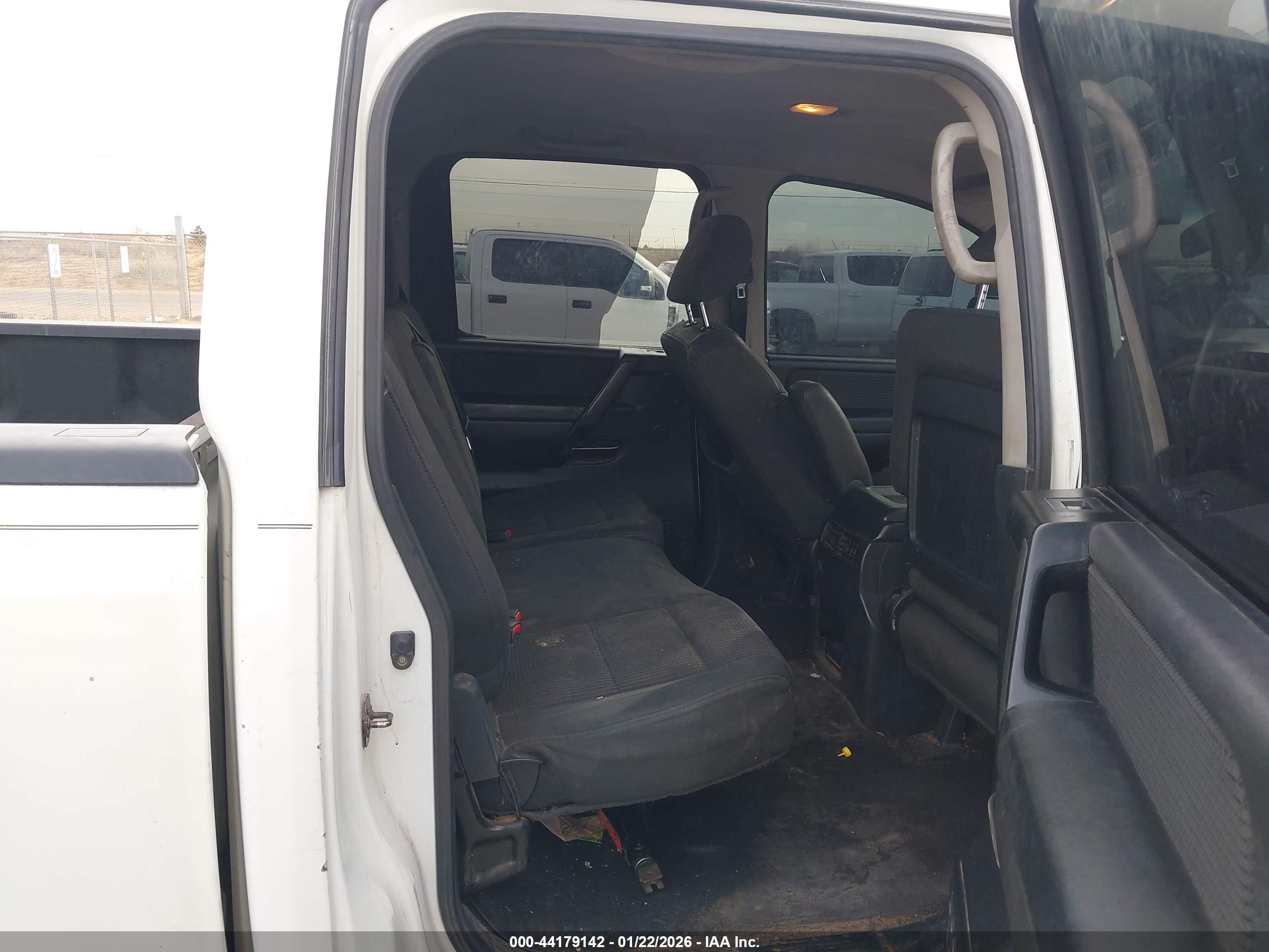 NISSAN TITAN image 8