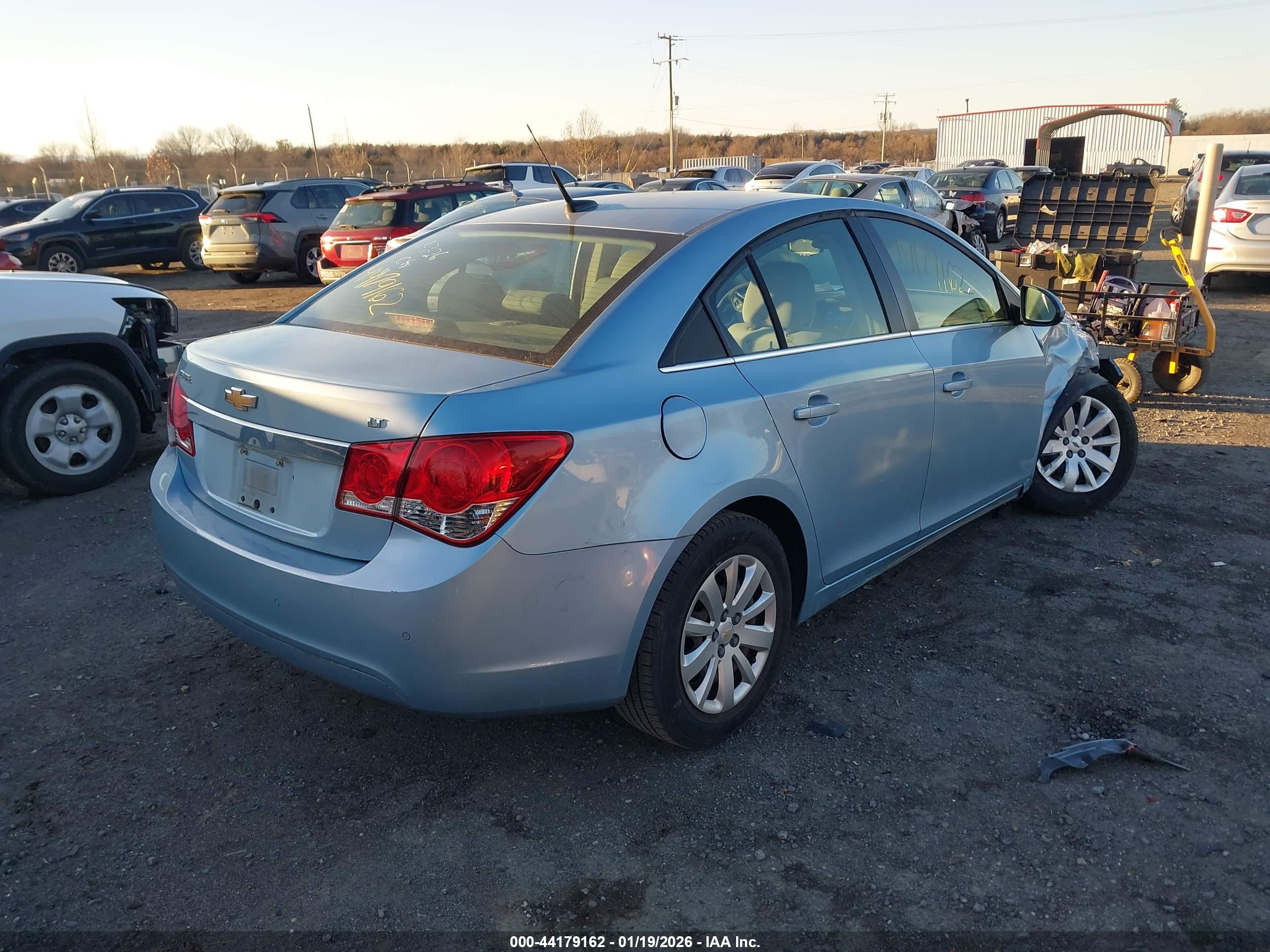 CHEVROLET CRUZE image 4