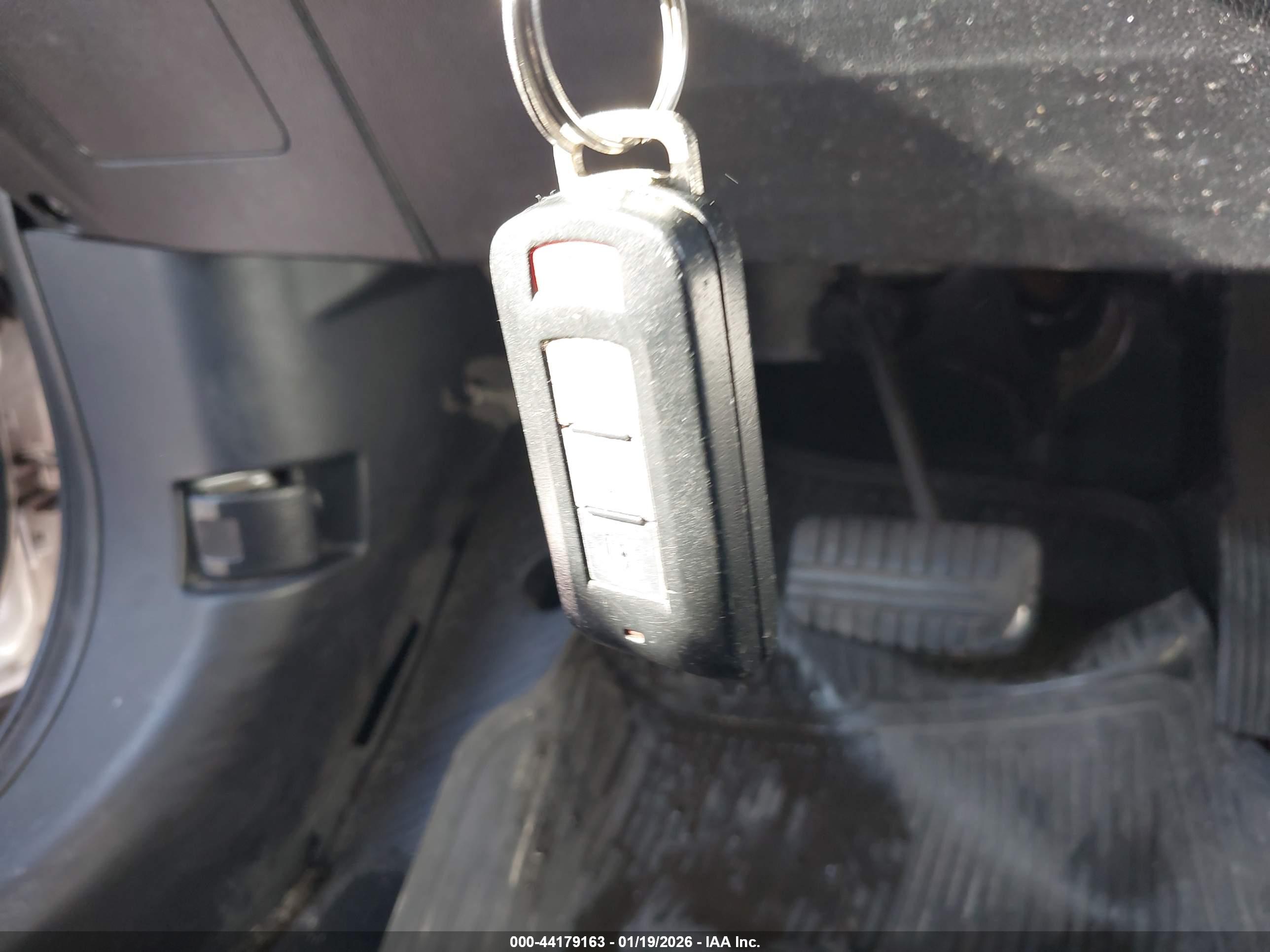 MITSUBISHI OUTLANDER image 11