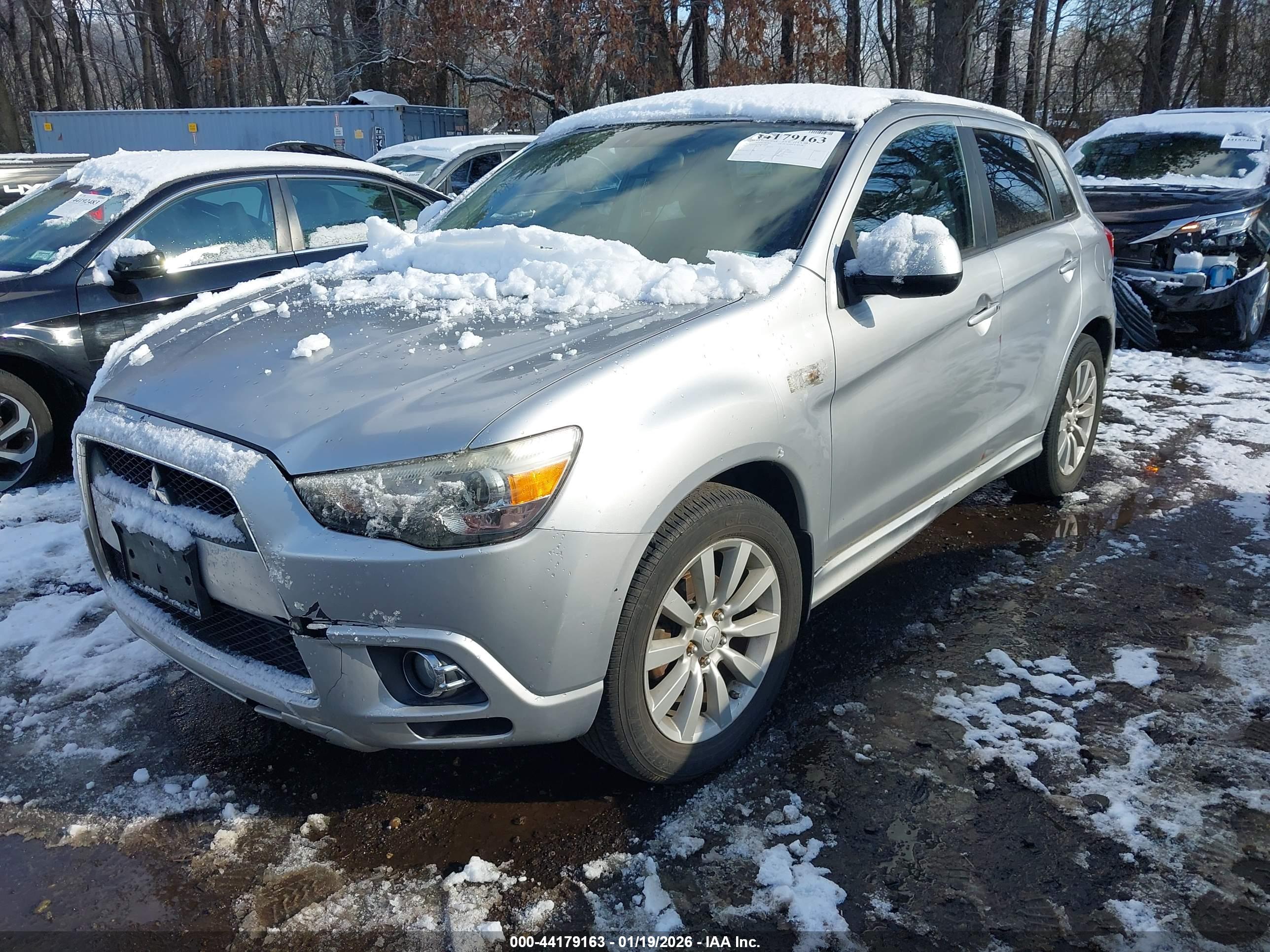 MITSUBISHI OUTLANDER image 2