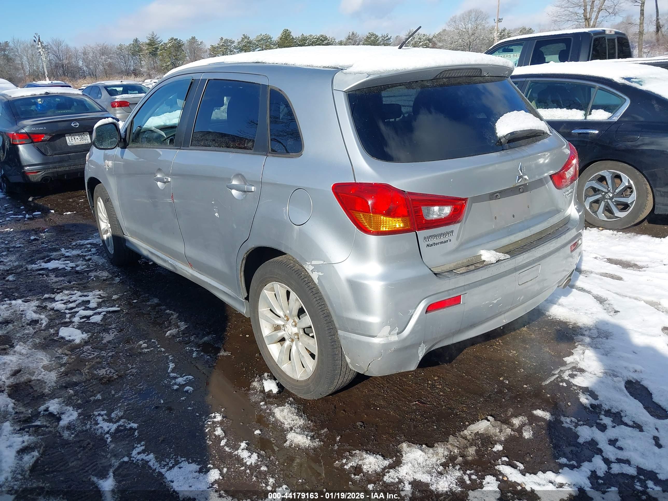 MITSUBISHI OUTLANDER image 3