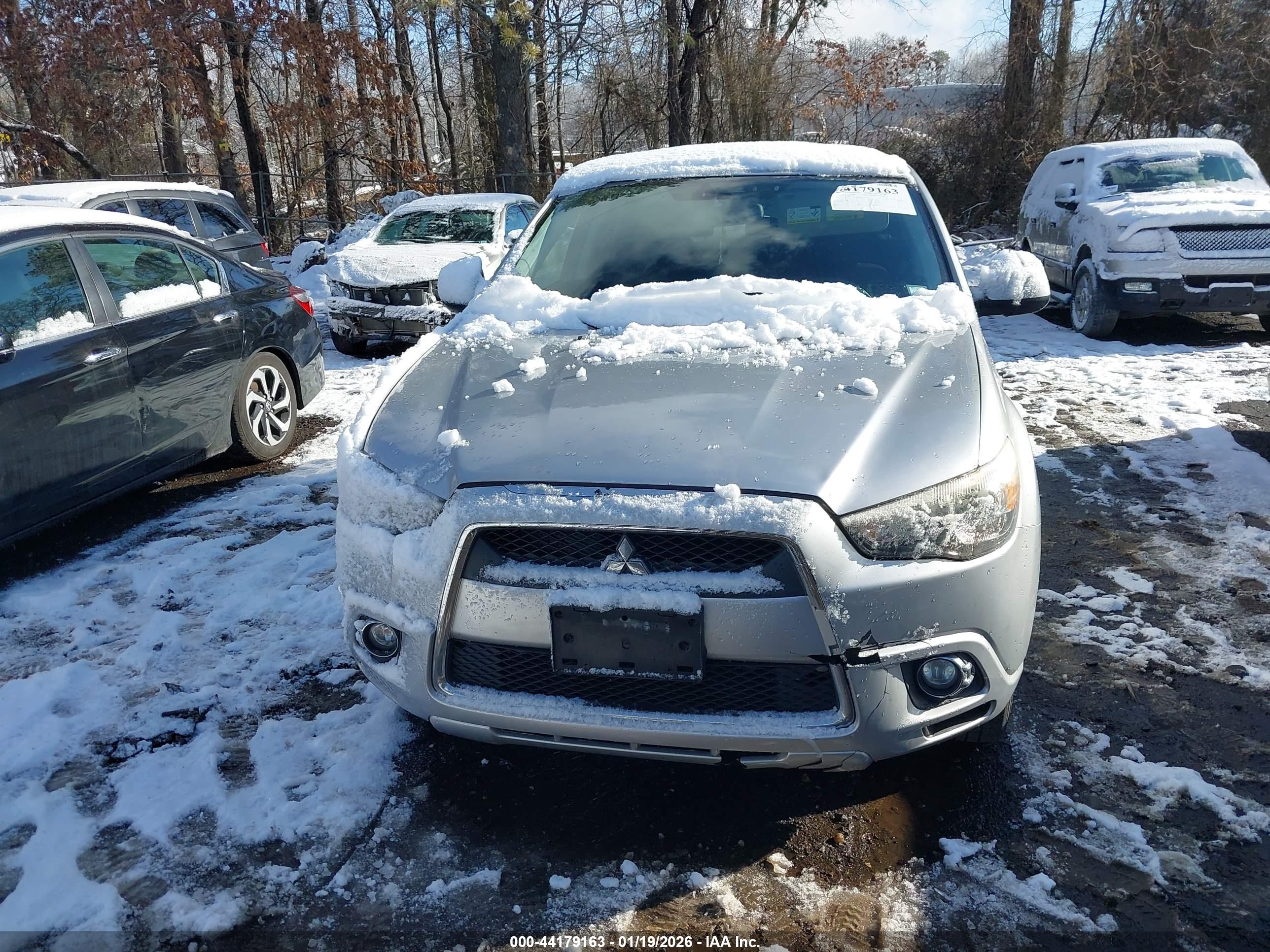 MITSUBISHI OUTLANDER image 6