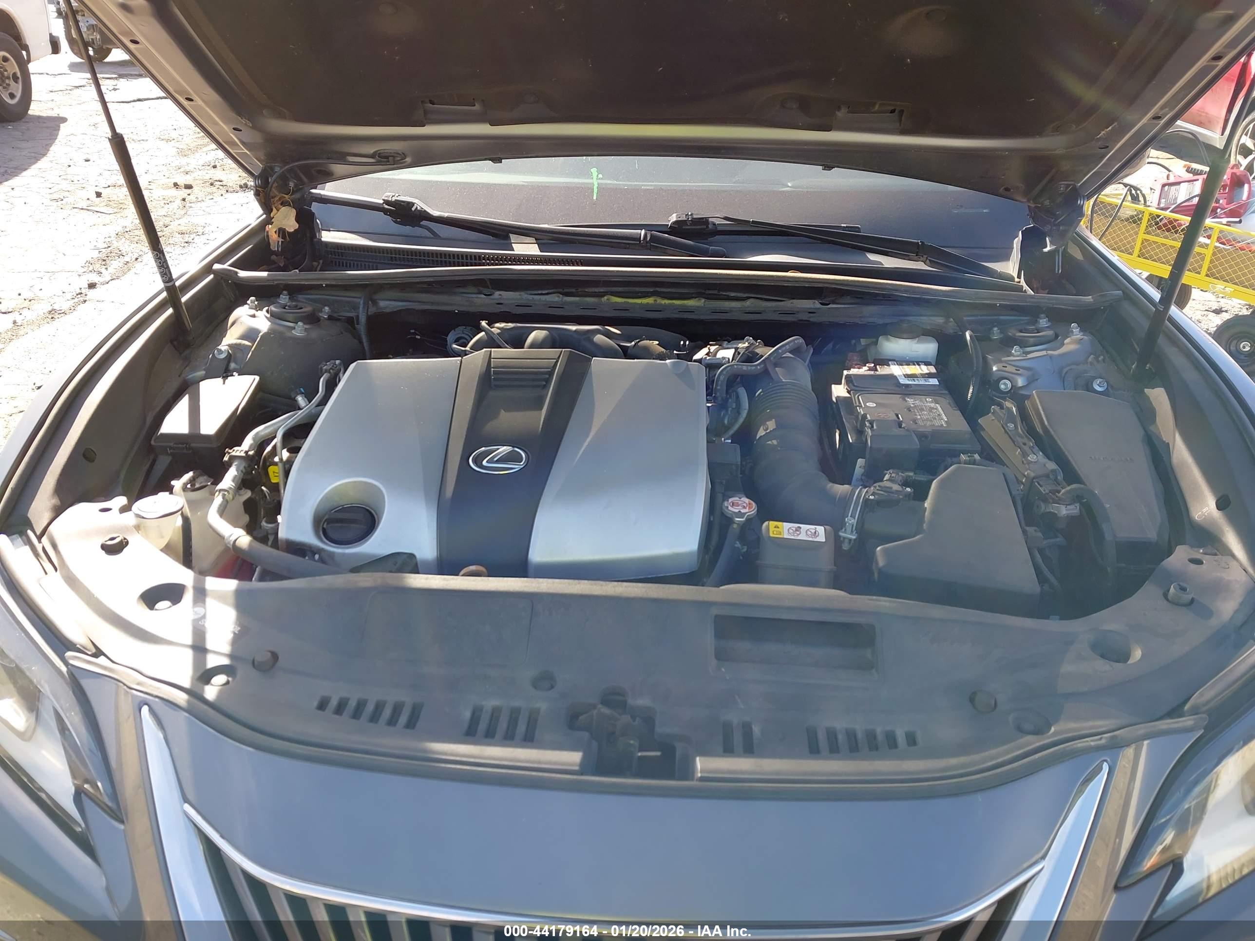 LEXUS ES image 10