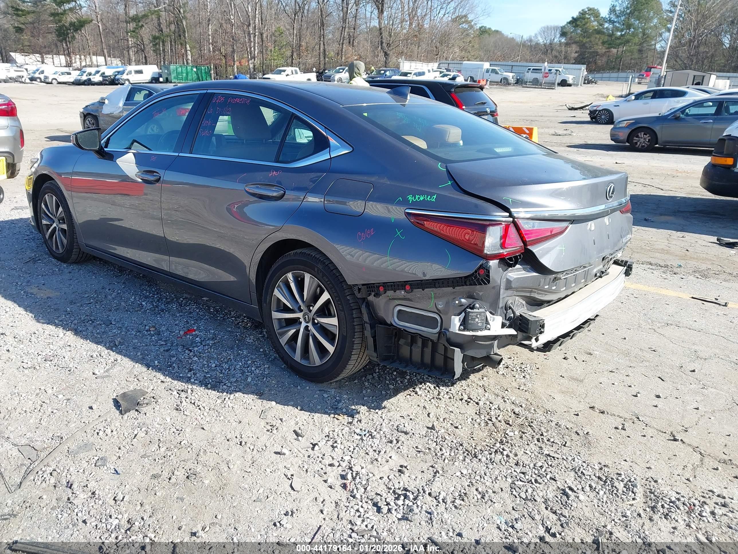LEXUS ES image 3