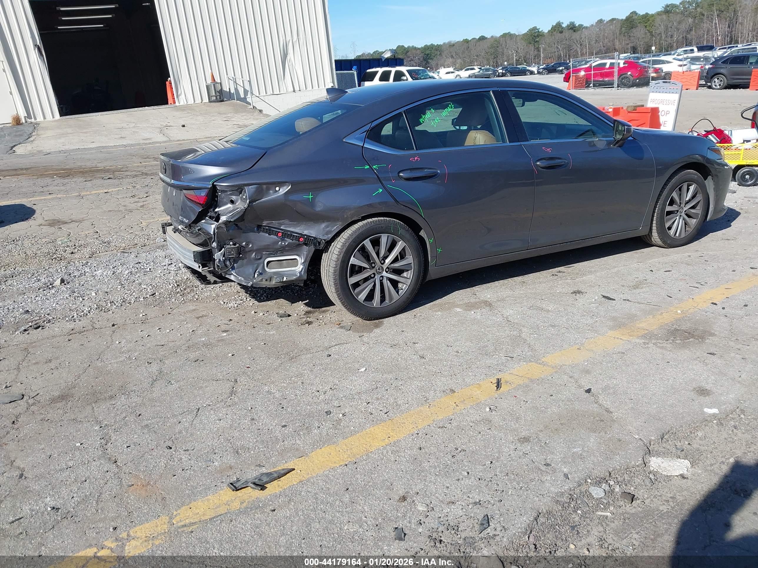 LEXUS ES image 4