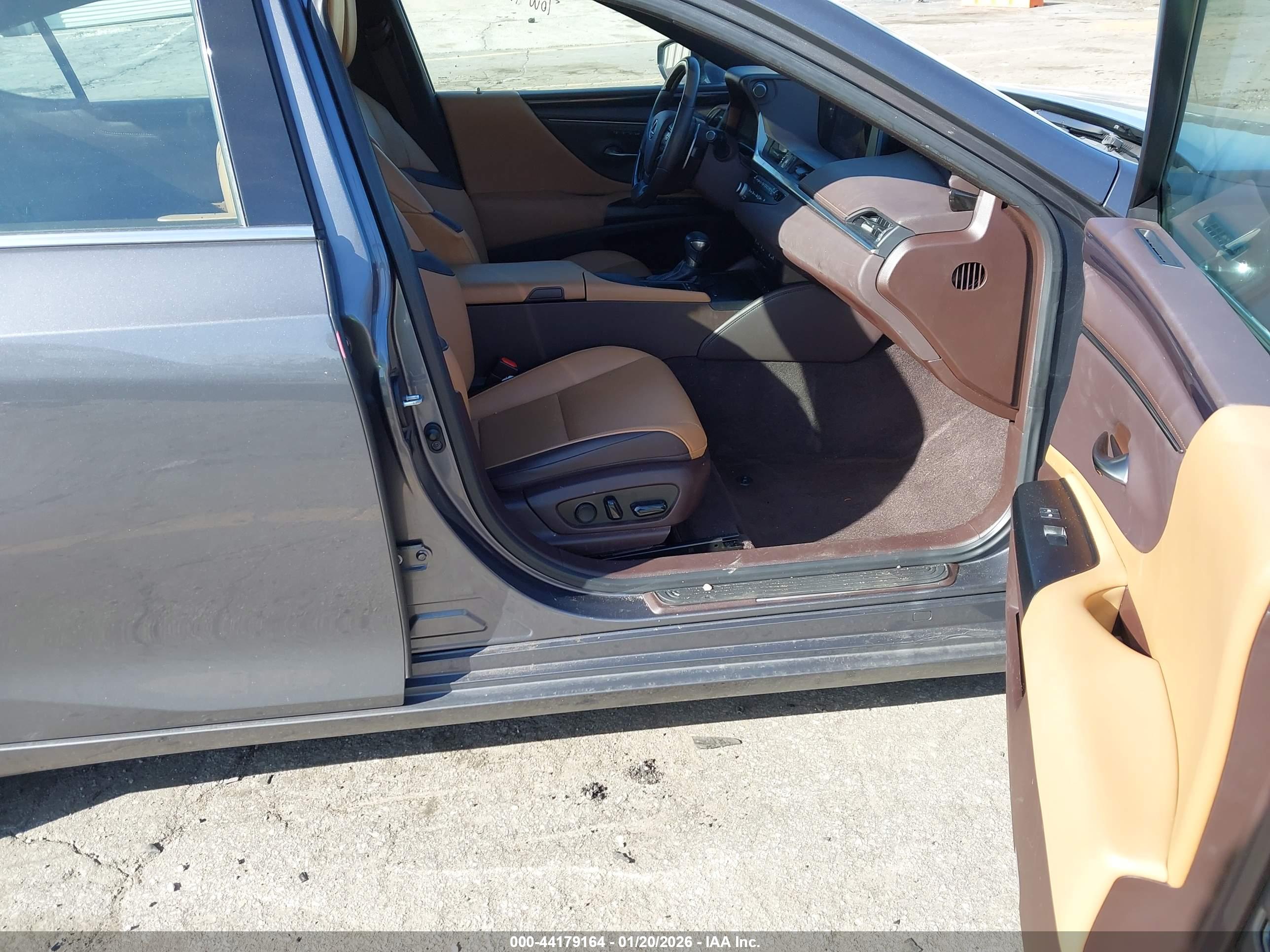 LEXUS ES image 5